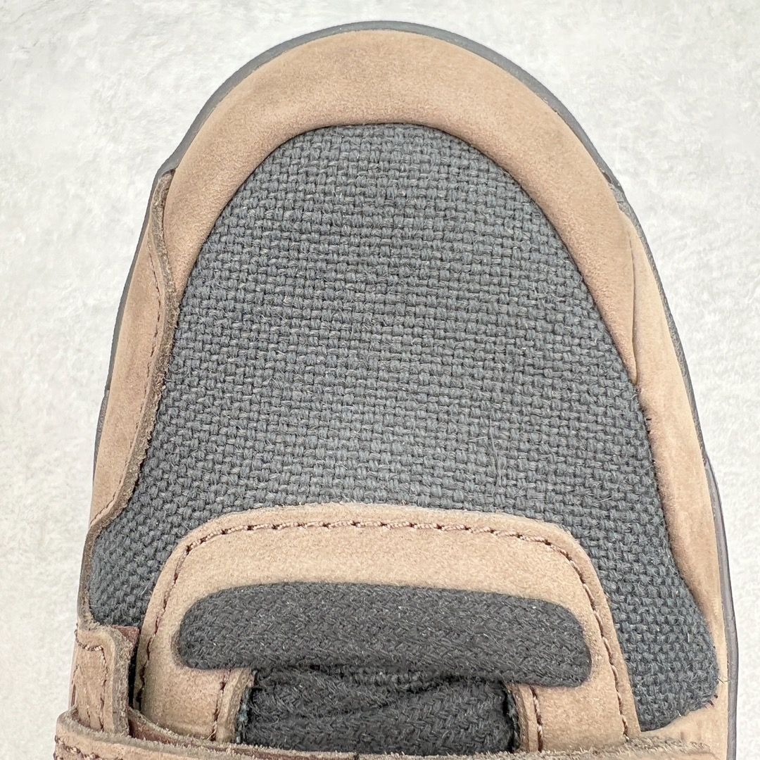 图片[15]-＃Y3纯原 Travis Scott x Jordan AJ Cut The Check TS倒钩联名魔术贴篮球鞋 黑棕 FZ8117-204 注意默认配原盒盒子配套布袋不用加钱 退货丢失扣30元 原厂全套原楦原纸板冲刀磨具开发 原厂皮料加持 原厂港宝加持定型后跟R度完美 同源原厂电绣 鬼脸飞翼针数密度立体效果一致 百分百一致原鞋 原厂拉帮工艺 针距密度一致 后跟弧度收口自然不对折 极致一眼正品既视感 进口玻璃冲刀皮料裁剪零毛边 全鞋电脑针车工艺 品控清洁度最高QC检验标准 免检产品 原厂订购鞋盒、布袋、鞋标、防尘纸、鞋撑、鞋带 追求极致的原厂味道 配色方面采用白色为基础 搭配棕色框架呈现 完美还原了初代倒钩的配色设计 细节方面 标志性的反钩Swoosh采用米色点缀 鞋面还带有特殊的魔术贴细节 此外在鞋舌、后跟部分均带有Cactus Jack厂牌Logo 彰显鞋款特殊身份 尺码：36 36.5 37.5 38 38.5 39 40 40.5 41 42 42.5 43 44 44.5 45 46 47.5 48.5-选品中心