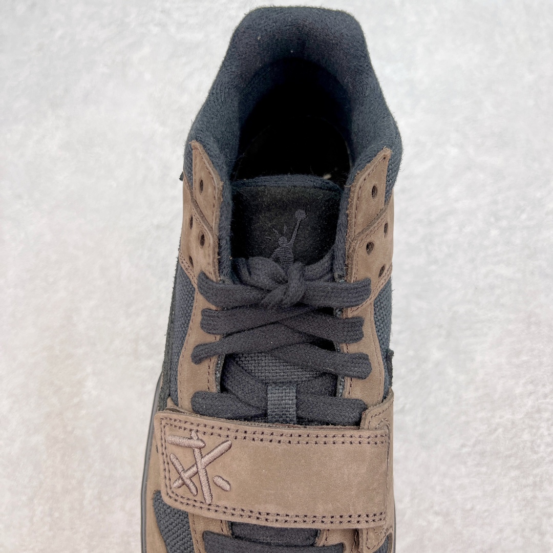 图片[5]-＃Y3纯原 Travis Scott x Jordan AJ Cut The Check TS倒钩联名魔术贴篮球鞋 黑棕 FZ8117-204 注意默认配原盒盒子配套布袋不用加钱 退货丢失扣30元 原厂全套原楦原纸板冲刀磨具开发 原厂皮料加持 原厂港宝加持定型后跟R度完美 同源原厂电绣 鬼脸飞翼针数密度立体效果一致 百分百一致原鞋 原厂拉帮工艺 针距密度一致 后跟弧度收口自然不对折 极致一眼正品既视感 进口玻璃冲刀皮料裁剪零毛边 全鞋电脑针车工艺 品控清洁度最高QC检验标准 免检产品 原厂订购鞋盒、布袋、鞋标、防尘纸、鞋撑、鞋带 追求极致的原厂味道 配色方面采用白色为基础 搭配棕色框架呈现 完美还原了初代倒钩的配色设计 细节方面 标志性的反钩Swoosh采用米色点缀 鞋面还带有特殊的魔术贴细节 此外在鞋舌、后跟部分均带有Cactus Jack厂牌Logo 彰显鞋款特殊身份 尺码：36 36.5 37.5 38 38.5 39 40 40.5 41 42 42.5 43 44 44.5 45 46 47.5 48.5-选品中心