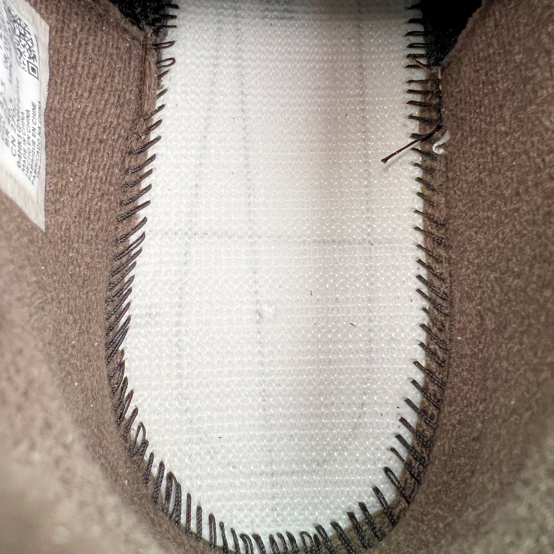 图片[17]-＃Y3纯原 Travis Scott x Jordan AJ Cut The Check TS倒钩联名魔术贴篮球鞋 军绿白 FZ8117-100 注意默认配原盒盒子配套布袋不用加钱 退货丢失扣30元 原厂全套原楦原纸板冲刀磨具开发 原厂皮料加持 原厂港宝加持定型后跟R度完美 同源原厂电绣 鬼脸飞翼针数密度立体效果一致 百分百一致原鞋 原厂拉帮工艺 针距密度一致 后跟弧度收口自然不对折 极致一眼正品既视感 进口玻璃冲刀皮料裁剪零毛边 全鞋电脑针车工艺 品控清洁度最高QC检验标准 免检产品 原厂订购鞋盒、布袋、鞋标、防尘纸、鞋撑、鞋带 追求极致的原厂味道 配色方面采用白色为基础 搭配棕色框架呈现 完美还原了初代倒钩的配色设计 细节方面 标志性的反钩Swoosh采用米色点缀 鞋面还带有特殊的魔术贴细节 此外在鞋舌、后跟部分均带有Cactus Jack厂牌Logo 彰显鞋款特殊身份 尺码：36 36.5 37.5 38 38.5 39 40 40.5 41 42 42.5 43 44 44.5 45 46 47.5 48.5-选品中心