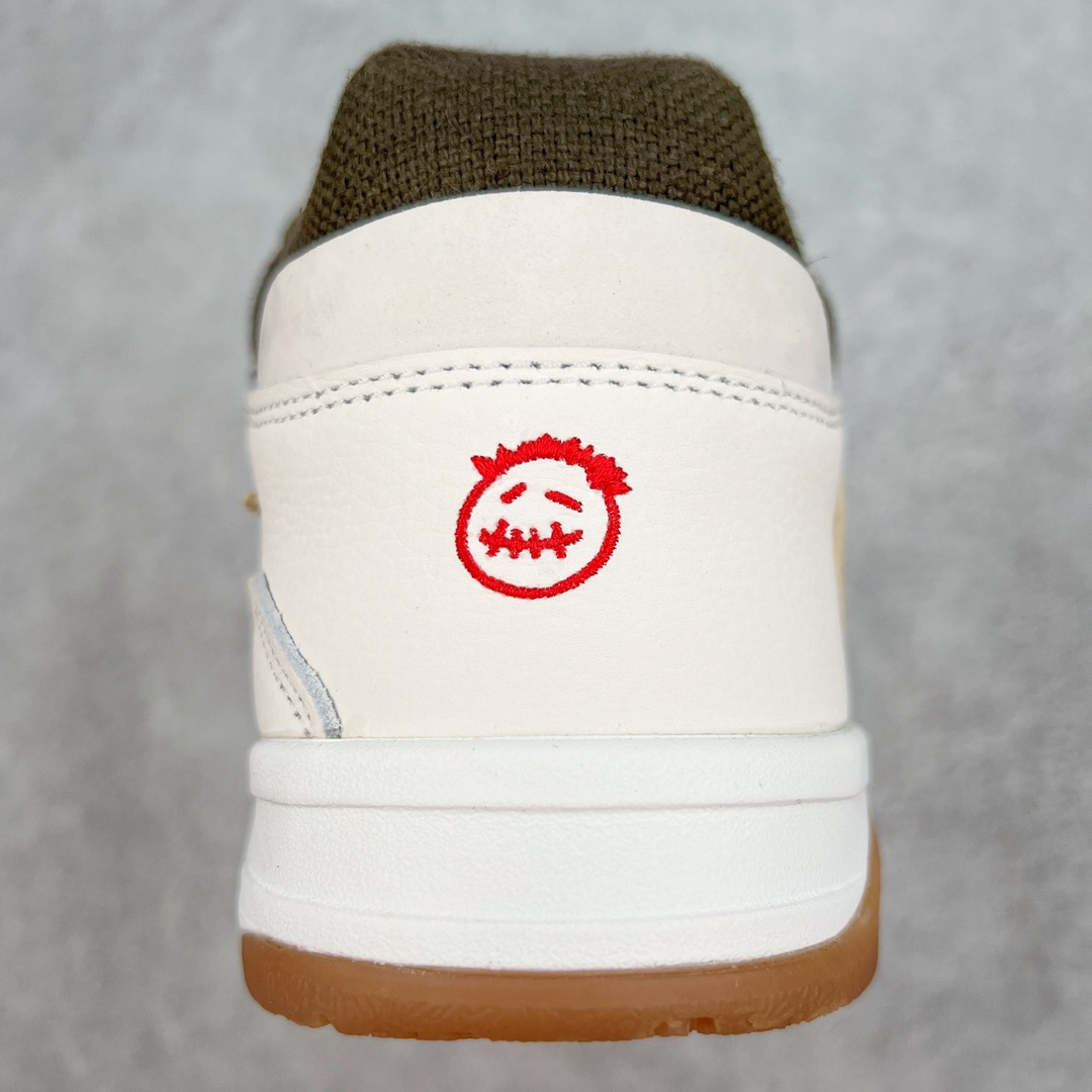 图片[7]-＃Y3纯原 Travis Scott x Jordan AJ Cut The Check TS倒钩联名魔术贴篮球鞋 军绿白 FZ8117-100 注意默认配原盒盒子配套布袋不用加钱 退货丢失扣30元 原厂全套原楦原纸板冲刀磨具开发 原厂皮料加持 原厂港宝加持定型后跟R度完美 同源原厂电绣 鬼脸飞翼针数密度立体效果一致 百分百一致原鞋 原厂拉帮工艺 针距密度一致 后跟弧度收口自然不对折 极致一眼正品既视感 进口玻璃冲刀皮料裁剪零毛边 全鞋电脑针车工艺 品控清洁度最高QC检验标准 免检产品 原厂订购鞋盒、布袋、鞋标、防尘纸、鞋撑、鞋带 追求极致的原厂味道 配色方面采用白色为基础 搭配棕色框架呈现 完美还原了初代倒钩的配色设计 细节方面 标志性的反钩Swoosh采用米色点缀 鞋面还带有特殊的魔术贴细节 此外在鞋舌、后跟部分均带有Cactus Jack厂牌Logo 彰显鞋款特殊身份 尺码：36 36.5 37.5 38 38.5 39 40 40.5 41 42 42.5 43 44 44.5 45 46 47.5 48.5-选品中心