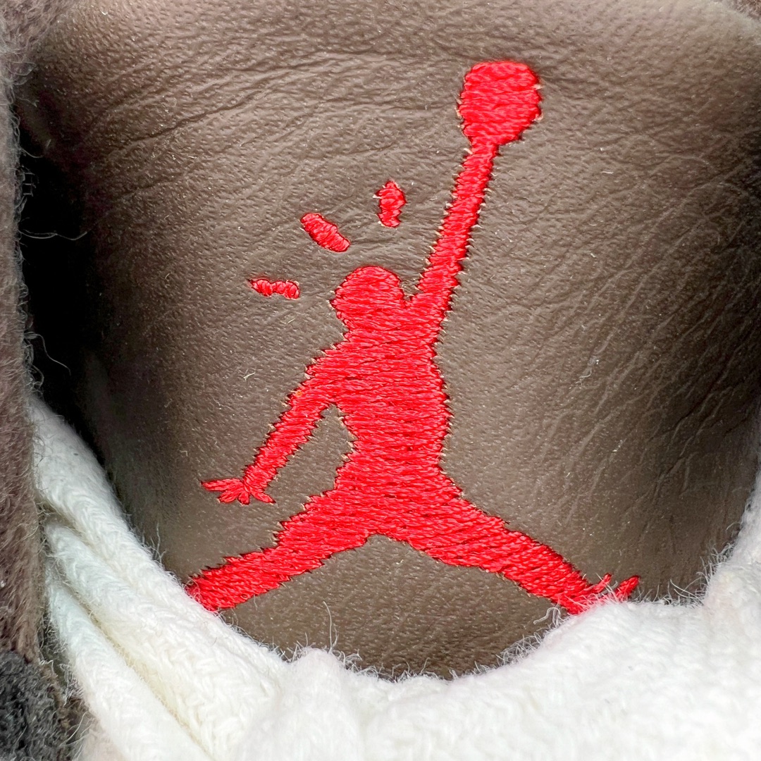 图片[15]-＃Y3纯原 Travis Scott x Jordan AJ Cut The Check TS倒钩联名魔术贴篮球鞋 军绿白 FZ8117-100 注意默认配原盒盒子配套布袋不用加钱 退货丢失扣30元 原厂全套原楦原纸板冲刀磨具开发 原厂皮料加持 原厂港宝加持定型后跟R度完美 同源原厂电绣 鬼脸飞翼针数密度立体效果一致 百分百一致原鞋 原厂拉帮工艺 针距密度一致 后跟弧度收口自然不对折 极致一眼正品既视感 进口玻璃冲刀皮料裁剪零毛边 全鞋电脑针车工艺 品控清洁度最高QC检验标准 免检产品 原厂订购鞋盒、布袋、鞋标、防尘纸、鞋撑、鞋带 追求极致的原厂味道 配色方面采用白色为基础 搭配棕色框架呈现 完美还原了初代倒钩的配色设计 细节方面 标志性的反钩Swoosh采用米色点缀 鞋面还带有特殊的魔术贴细节 此外在鞋舌、后跟部分均带有Cactus Jack厂牌Logo 彰显鞋款特殊身份 尺码：36 36.5 37.5 38 38.5 39 40 40.5 41 42 42.5 43 44 44.5 45 46 47.5 48.5-选品中心