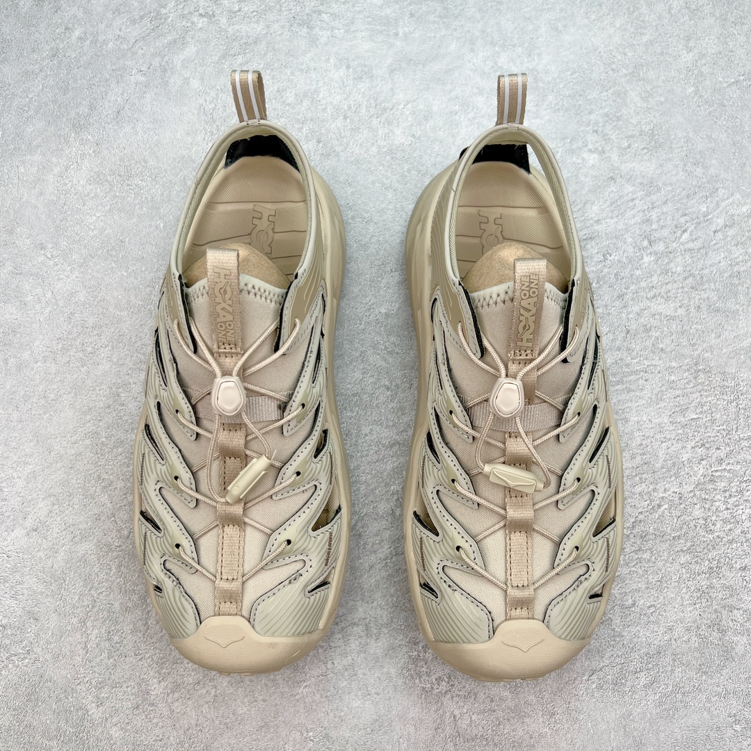 图片[2]-＃HK纯原 HOKA One One Hopara Sandals 霍帕拉系列水路两用溯溪涉水休闲户外露营凉鞋 作为先锋品牌的 HOKA ONE ONE总是以独特的方式 HOPA RA是一款溯溪鞋 又名排水鞋 可长期用于涉水和溯溪 保护脚底和脚趾的安全和舒适 鞋面材料速干 透气 耐磨 鞋底防滑 耐磨 抓地能力强 出于安全考虑 设计要求较高 涉水溯溪过程中 水 泥沙 可以直接从鞋内大孔排出 细纹鞋底使在岩石上抓地能力强 避免打滑 而上路后 鞋面具有快干透气等优点 尺码：36 36.5 37.5 38 39 40 40.5 41 42 42.5 43 44 45-选品中心