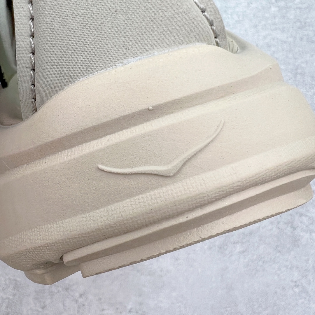 图片[12]-＃HK纯原 HOKA One One Hopara Sandals 霍帕拉系列水路两用溯溪涉水休闲户外露营凉鞋 作为先锋品牌的 HOKA ONE ONE总是以独特的方式 HOPA RA是一款溯溪鞋 又名排水鞋 可长期用于涉水和溯溪 保护脚底和脚趾的安全和舒适 鞋面材料速干 透气 耐磨 鞋底防滑 耐磨 抓地能力强 出于安全考虑 设计要求较高 涉水溯溪过程中 水 泥沙 可以直接从鞋内大孔排出 细纹鞋底使在岩石上抓地能力强 避免打滑 而上路后 鞋面具有快干透气等优点 尺码：36 36.5 37.5 38 39 40 40.5 41 42 42.5 43 44 45-选品中心