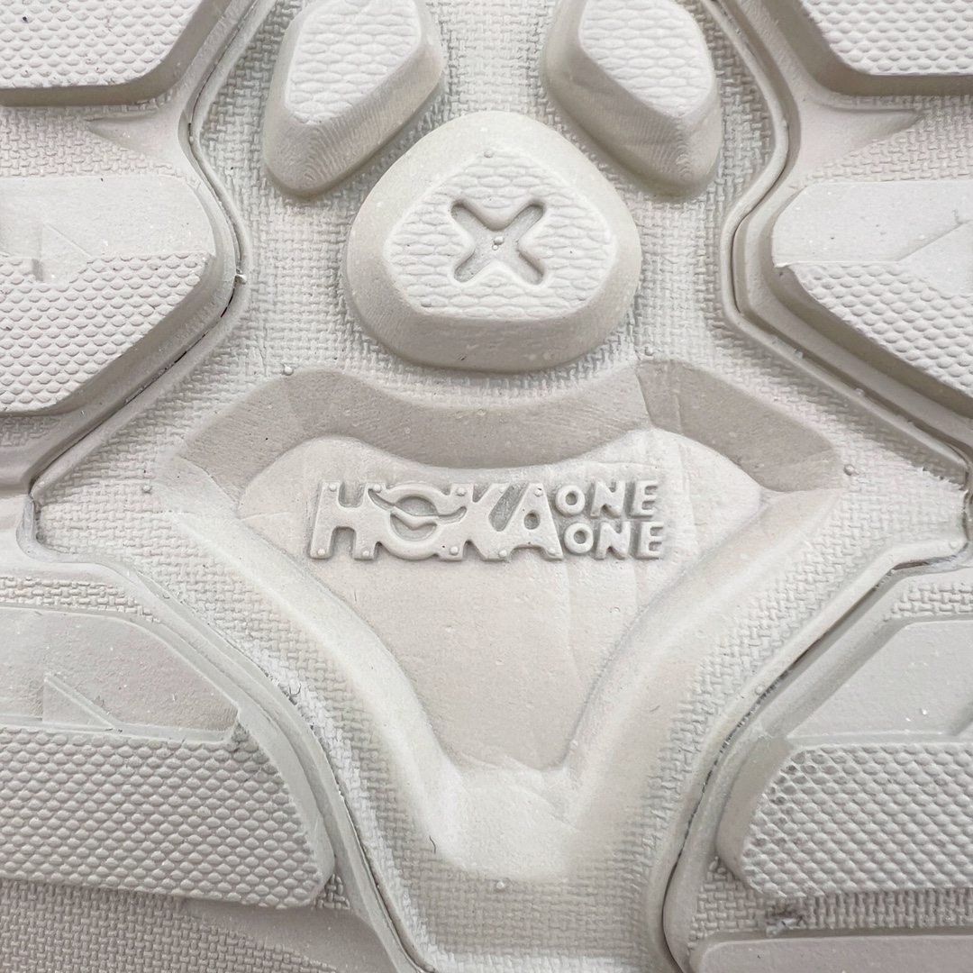 图片[11]-＃HK纯原 HOKA One One Hopara Sandals 霍帕拉系列水路两用溯溪涉水休闲户外露营凉鞋 作为先锋品牌的 HOKA ONE ONE总是以独特的方式 HOPA RA是一款溯溪鞋 又名排水鞋 可长期用于涉水和溯溪 保护脚底和脚趾的安全和舒适 鞋面材料速干 透气 耐磨 鞋底防滑 耐磨 抓地能力强 出于安全考虑 设计要求较高 涉水溯溪过程中 水 泥沙 可以直接从鞋内大孔排出 细纹鞋底使在岩石上抓地能力强 避免打滑 而上路后 鞋面具有快干透气等优点 尺码：36 36.5 37.5 38 39 40 40.5 41 42 42.5 43 44 45-选品中心