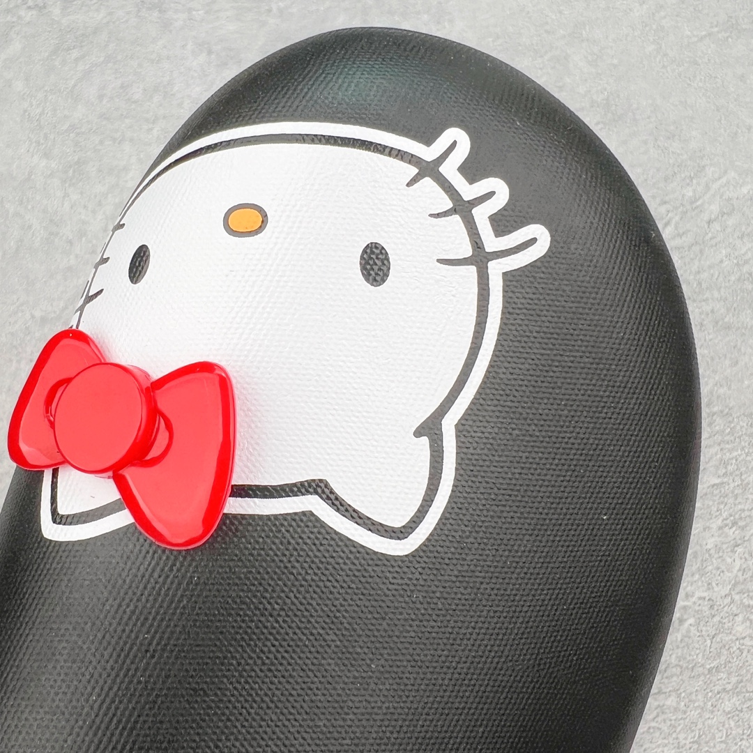 图片[15]-＃H11 AD Originals AdiFOM Stan Smith Mule 防滑耐磨轻便运动凉鞋穆勒厨师鞋 Hallo kitty 黑色 IH0280 重金购入原鞋及原档案磨具生产指令开发 鞋头部位凹凸有致 横向大面积波浪纹理 后跟Logo 凹凸明显 轮廓分明 描漆定位精准 公整无偏差不溢出 LOGO内侧钢印清晰工整 原厂磨具全鞋无多余毛边 同源公司EVA粒子环保塑料 原厂指令配方 无任何异味 弹性卡色均保持原鞋一致 匠心打造 鞋口弧度大小 鞋面色泽质感同步原鞋 LOGO内侧钢印清晰工整 中底部分带原厂钢印编号 原厂Ortholite欧斯莱鞋垫 区别掉渣海玻璃鞋垫 吸汗防臭的效果无法相提并论 原厂定制原标 同比ZP 符合人体设计 轻松脚感 一穿即走 这款拖鞋旨在致敬经典的Stan Smith 简约鞋面和后跟细节灵感源于原版 并通过厚实的比例和超光滑的触感 带来现代风格的革新 采用含有甘蔗制成的泡沫材料 心系环保 摆脱绑带或鞋带束缚 易于穿脱 保持舒适 采用天然可再生材料 旨在帮助减少塑料污染 偏小一码 尺码：36 37 38 39 40 41 42 43 44-选品中心