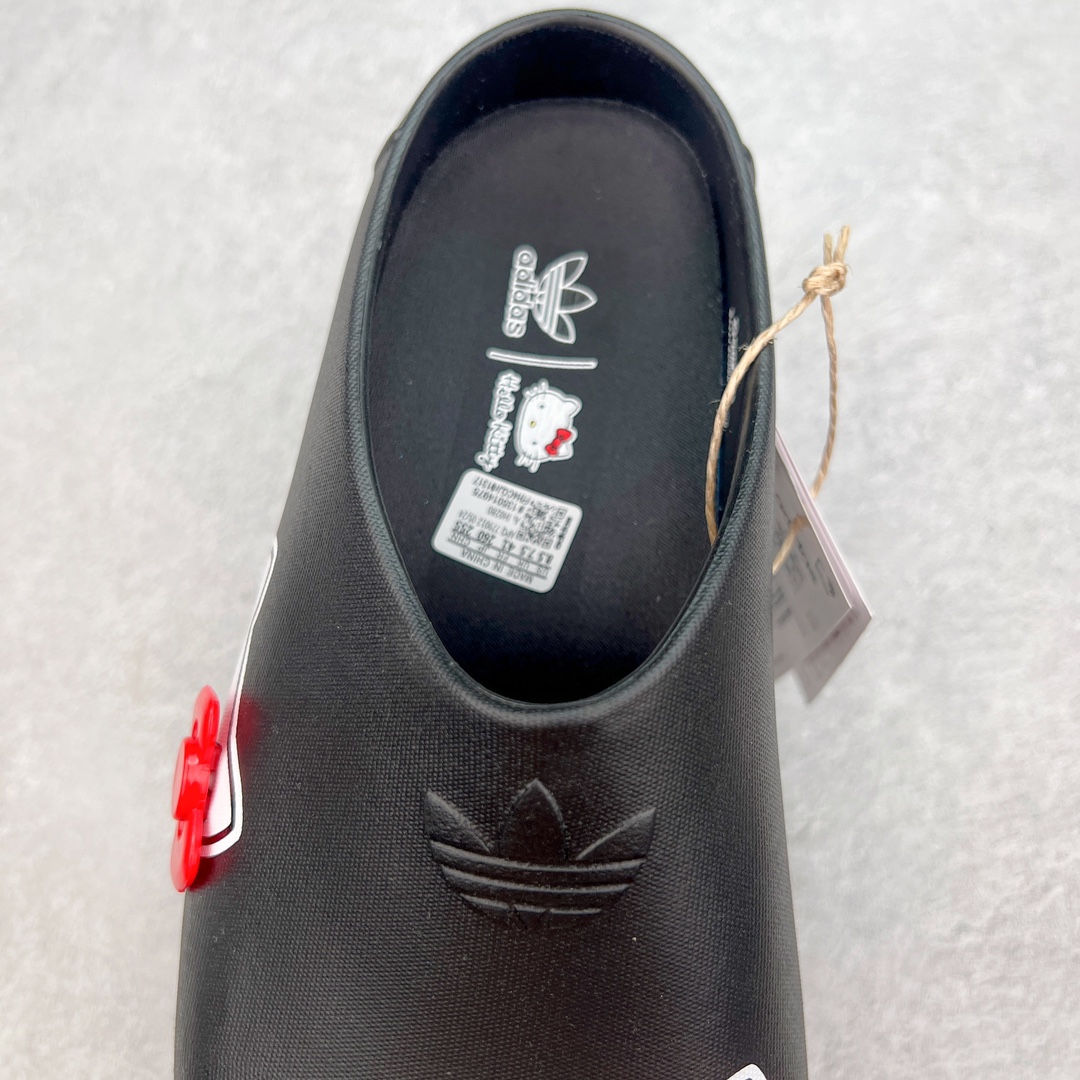 图片[5]-＃H11 AD Originals AdiFOM Stan Smith Mule 防滑耐磨轻便运动凉鞋穆勒厨师鞋 Hallo kitty 黑色 IH0280 重金购入原鞋及原档案磨具生产指令开发 鞋头部位凹凸有致 横向大面积波浪纹理 后跟Logo 凹凸明显 轮廓分明 描漆定位精准 公整无偏差不溢出 LOGO内侧钢印清晰工整 原厂磨具全鞋无多余毛边 同源公司EVA粒子环保塑料 原厂指令配方 无任何异味 弹性卡色均保持原鞋一致 匠心打造 鞋口弧度大小 鞋面色泽质感同步原鞋 LOGO内侧钢印清晰工整 中底部分带原厂钢印编号 原厂Ortholite欧斯莱鞋垫 区别掉渣海玻璃鞋垫 吸汗防臭的效果无法相提并论 原厂定制原标 同比ZP 符合人体设计 轻松脚感 一穿即走 这款拖鞋旨在致敬经典的Stan Smith 简约鞋面和后跟细节灵感源于原版 并通过厚实的比例和超光滑的触感 带来现代风格的革新 采用含有甘蔗制成的泡沫材料 心系环保 摆脱绑带或鞋带束缚 易于穿脱 保持舒适 采用天然可再生材料 旨在帮助减少塑料污染 偏小一码 尺码：36 37 38 39 40 41 42 43 44-选品中心
