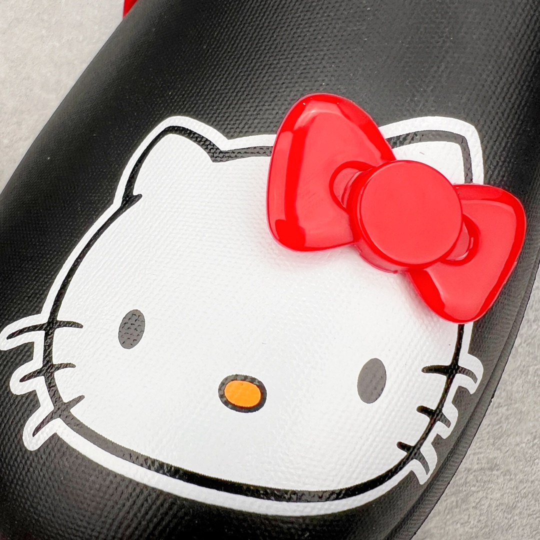 图片[14]-＃H11 AD Originals AdiFOM Stan Smith Mule 防滑耐磨轻便运动凉鞋穆勒厨师鞋 Hallo kitty 黑色 IH0280 重金购入原鞋及原档案磨具生产指令开发 鞋头部位凹凸有致 横向大面积波浪纹理 后跟Logo 凹凸明显 轮廓分明 描漆定位精准 公整无偏差不溢出 LOGO内侧钢印清晰工整 原厂磨具全鞋无多余毛边 同源公司EVA粒子环保塑料 原厂指令配方 无任何异味 弹性卡色均保持原鞋一致 匠心打造 鞋口弧度大小 鞋面色泽质感同步原鞋 LOGO内侧钢印清晰工整 中底部分带原厂钢印编号 原厂Ortholite欧斯莱鞋垫 区别掉渣海玻璃鞋垫 吸汗防臭的效果无法相提并论 原厂定制原标 同比ZP 符合人体设计 轻松脚感 一穿即走 这款拖鞋旨在致敬经典的Stan Smith 简约鞋面和后跟细节灵感源于原版 并通过厚实的比例和超光滑的触感 带来现代风格的革新 采用含有甘蔗制成的泡沫材料 心系环保 摆脱绑带或鞋带束缚 易于穿脱 保持舒适 采用天然可再生材料 旨在帮助减少塑料污染 偏小一码 尺码：36 37 38 39 40 41 42 43 44-选品中心