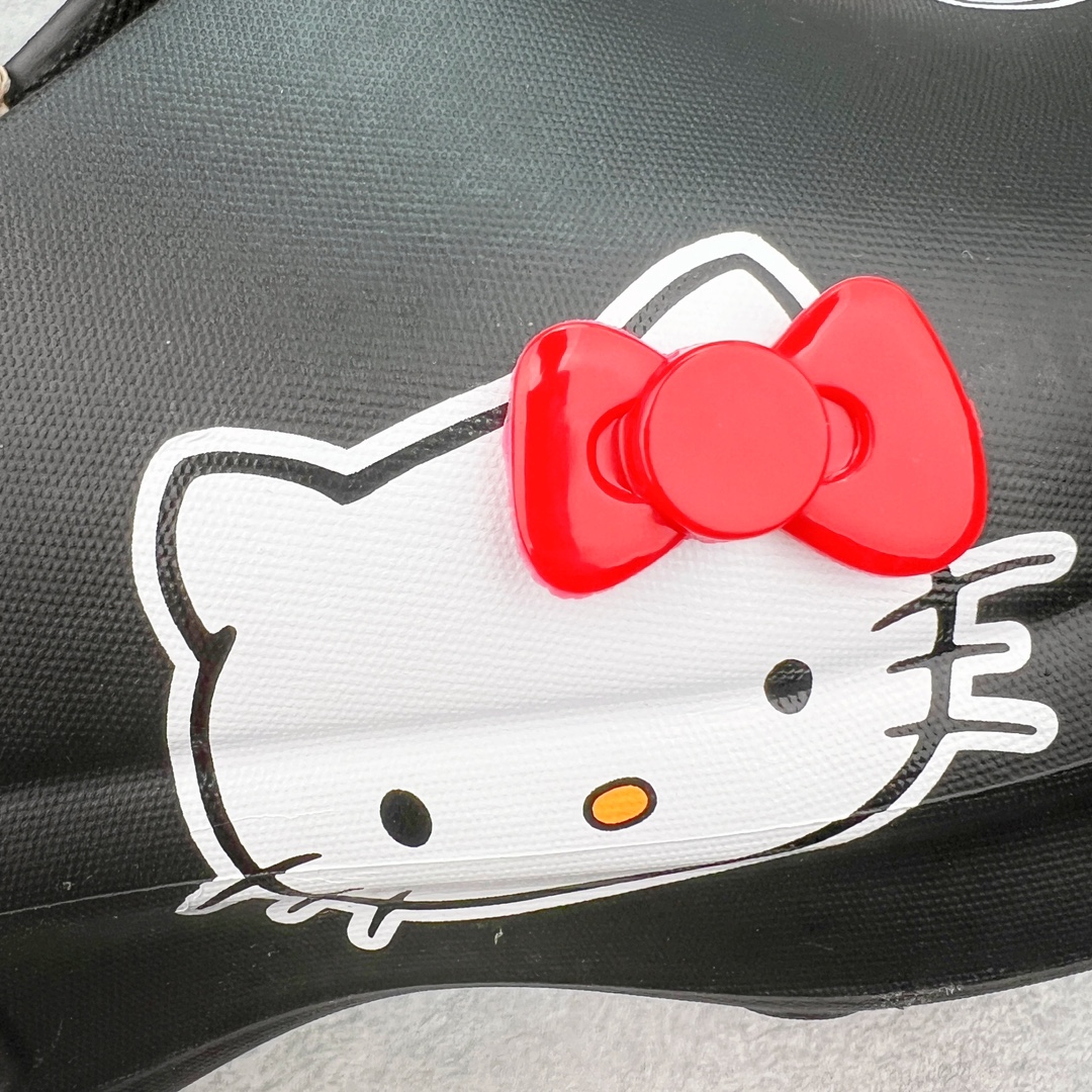 图片[16]-＃H11 AD Originals AdiFOM Stan Smith Mule 防滑耐磨轻便运动凉鞋穆勒厨师鞋 Hallo kitty 黑色 IH0280 重金购入原鞋及原档案磨具生产指令开发 鞋头部位凹凸有致 横向大面积波浪纹理 后跟Logo 凹凸明显 轮廓分明 描漆定位精准 公整无偏差不溢出 LOGO内侧钢印清晰工整 原厂磨具全鞋无多余毛边 同源公司EVA粒子环保塑料 原厂指令配方 无任何异味 弹性卡色均保持原鞋一致 匠心打造 鞋口弧度大小 鞋面色泽质感同步原鞋 LOGO内侧钢印清晰工整 中底部分带原厂钢印编号 原厂Ortholite欧斯莱鞋垫 区别掉渣海玻璃鞋垫 吸汗防臭的效果无法相提并论 原厂定制原标 同比ZP 符合人体设计 轻松脚感 一穿即走 这款拖鞋旨在致敬经典的Stan Smith 简约鞋面和后跟细节灵感源于原版 并通过厚实的比例和超光滑的触感 带来现代风格的革新 采用含有甘蔗制成的泡沫材料 心系环保 摆脱绑带或鞋带束缚 易于穿脱 保持舒适 采用天然可再生材料 旨在帮助减少塑料污染 偏小一码 尺码：36 37 38 39 40 41 42 43 44-选品中心