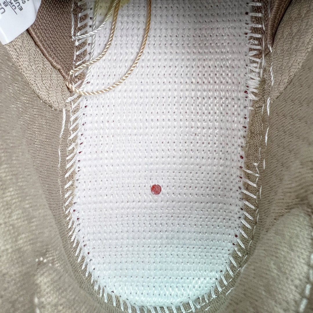 图片[21]-＃S2纯原 NK SB Dunk Low \\\”Big Money Savings\\\” 棕灰 货号：FZ3129-200 该鞋款整体以大地色为主色调，鞋面采用帆布、麂皮、织物等多种材质拼接打造，营造出\\\”What The\\\”氛围。质感方面绝对没得说！鞋身中部采用银色呈现，并带有特殊的花卉纹路细节，营造出奢华的氛围。Swoosh似乎也采用了\\\”裂纹\\\”工艺打造。鞋带部分采用了特殊的麻质编织工艺设计，为鞋款带来一丝粗犷的感觉，鞋舌标签部分则以蒂芙尼蓝色点缀。鞋舌内侧还带有特殊的促销购物小票，上面印有\\\”BIG MONEY SAVINGS\\\”（大减价）等字样，与鞋款主题相呼应。 尺码：36 36.5 37.5 38 38.5 39 40 40.5 41 42 42.5 43 44 44.5 45 46 47.5-选品中心