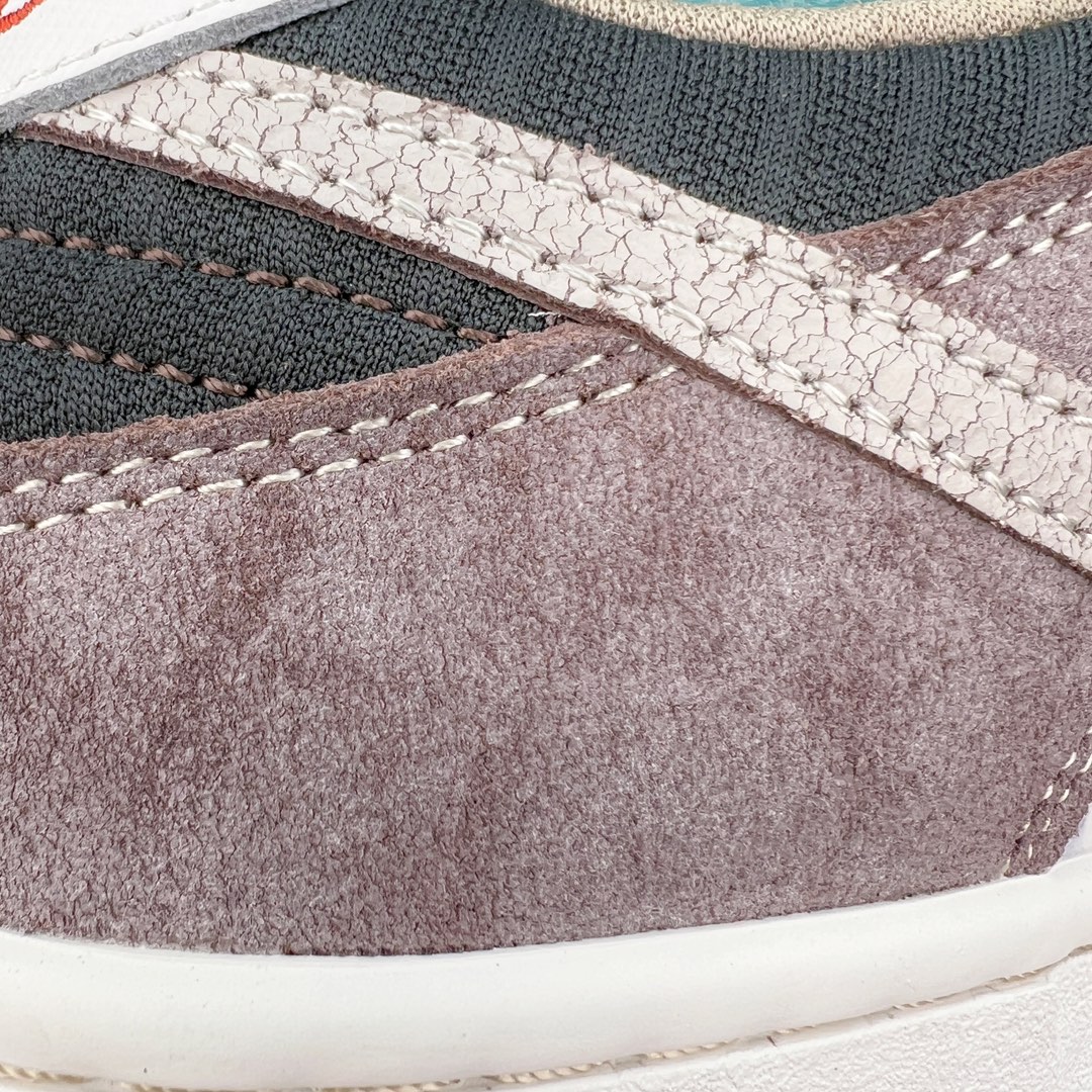 图片[11]-＃S2纯原 NK SB Dunk Low \\\”Big Money Savings\\\” 棕灰 货号：FZ3129-200 该鞋款整体以大地色为主色调，鞋面采用帆布、麂皮、织物等多种材质拼接打造，营造出\\\”What The\\\”氛围。质感方面绝对没得说！鞋身中部采用银色呈现，并带有特殊的花卉纹路细节，营造出奢华的氛围。Swoosh似乎也采用了\\\”裂纹\\\”工艺打造。鞋带部分采用了特殊的麻质编织工艺设计，为鞋款带来一丝粗犷的感觉，鞋舌标签部分则以蒂芙尼蓝色点缀。鞋舌内侧还带有特殊的促销购物小票，上面印有\\\”BIG MONEY SAVINGS\\\”（大减价）等字样，与鞋款主题相呼应。 尺码：36 36.5 37.5 38 38.5 39 40 40.5 41 42 42.5 43 44 44.5 45 46 47.5-选品中心