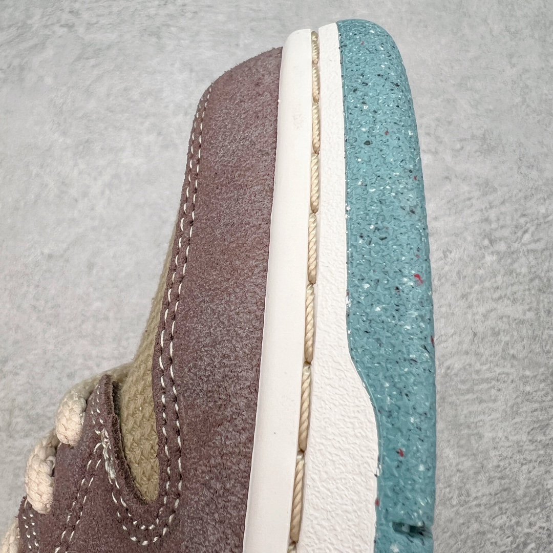 图片[13]-＃S2纯原 NK SB Dunk Low \\\”Big Money Savings\\\” 棕灰 货号：FZ3129-200 该鞋款整体以大地色为主色调，鞋面采用帆布、麂皮、织物等多种材质拼接打造，营造出\\\”What The\\\”氛围。质感方面绝对没得说！鞋身中部采用银色呈现，并带有特殊的花卉纹路细节，营造出奢华的氛围。Swoosh似乎也采用了\\\”裂纹\\\”工艺打造。鞋带部分采用了特殊的麻质编织工艺设计，为鞋款带来一丝粗犷的感觉，鞋舌标签部分则以蒂芙尼蓝色点缀。鞋舌内侧还带有特殊的促销购物小票，上面印有\\\”BIG MONEY SAVINGS\\\”（大减价）等字样，与鞋款主题相呼应。 尺码：36 36.5 37.5 38 38.5 39 40 40.5 41 42 42.5 43 44 44.5 45 46 47.5-选品中心