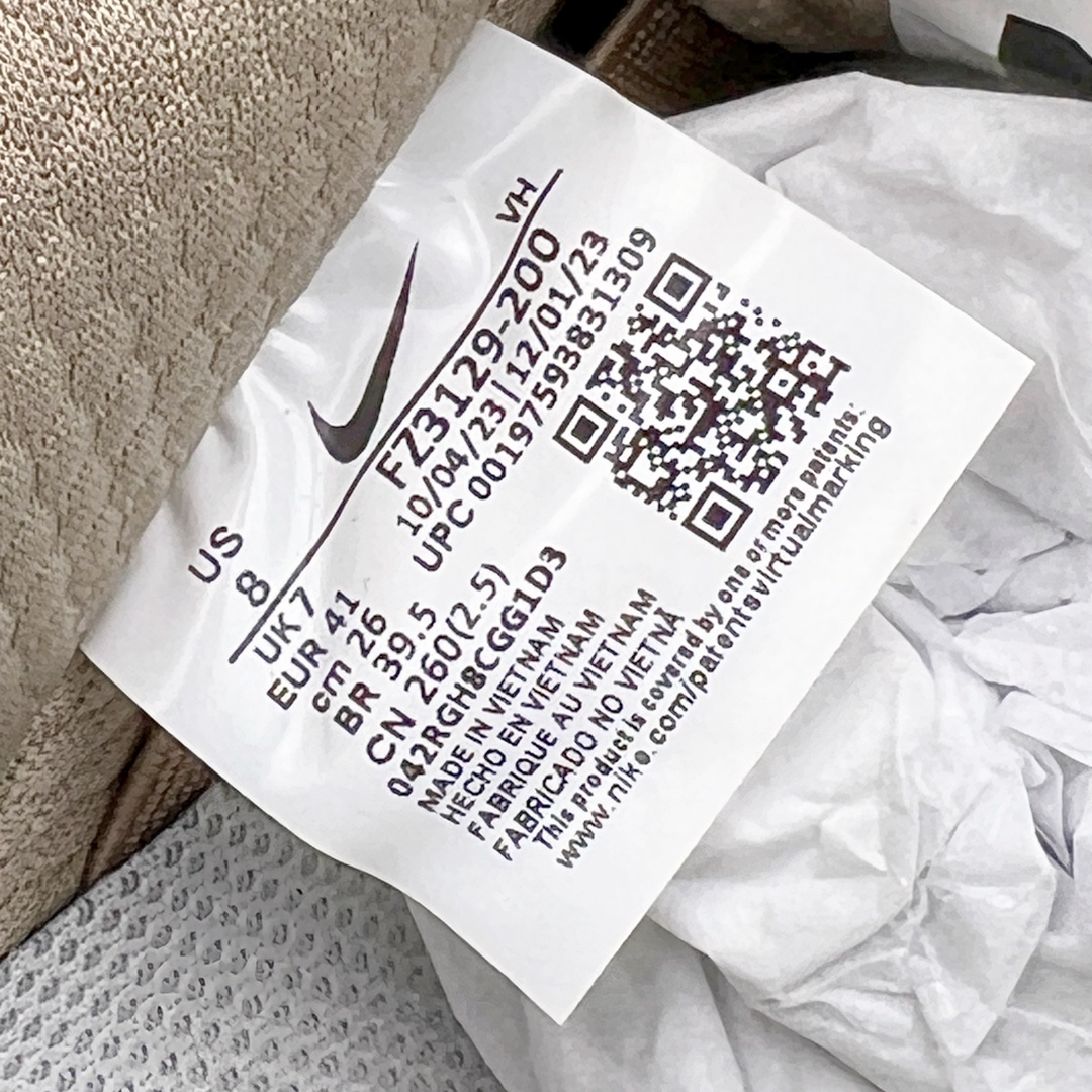 图片[16]-＃S2纯原 NK SB Dunk Low \\\”Big Money Savings\\\” 棕灰 货号：FZ3129-200 该鞋款整体以大地色为主色调，鞋面采用帆布、麂皮、织物等多种材质拼接打造，营造出\\\”What The\\\”氛围。质感方面绝对没得说！鞋身中部采用银色呈现，并带有特殊的花卉纹路细节，营造出奢华的氛围。Swoosh似乎也采用了\\\”裂纹\\\”工艺打造。鞋带部分采用了特殊的麻质编织工艺设计，为鞋款带来一丝粗犷的感觉，鞋舌标签部分则以蒂芙尼蓝色点缀。鞋舌内侧还带有特殊的促销购物小票，上面印有\\\”BIG MONEY SAVINGS\\\”（大减价）等字样，与鞋款主题相呼应。 尺码：36 36.5 37.5 38 38.5 39 40 40.5 41 42 42.5 43 44 44.5 45 46 47.5-选品中心