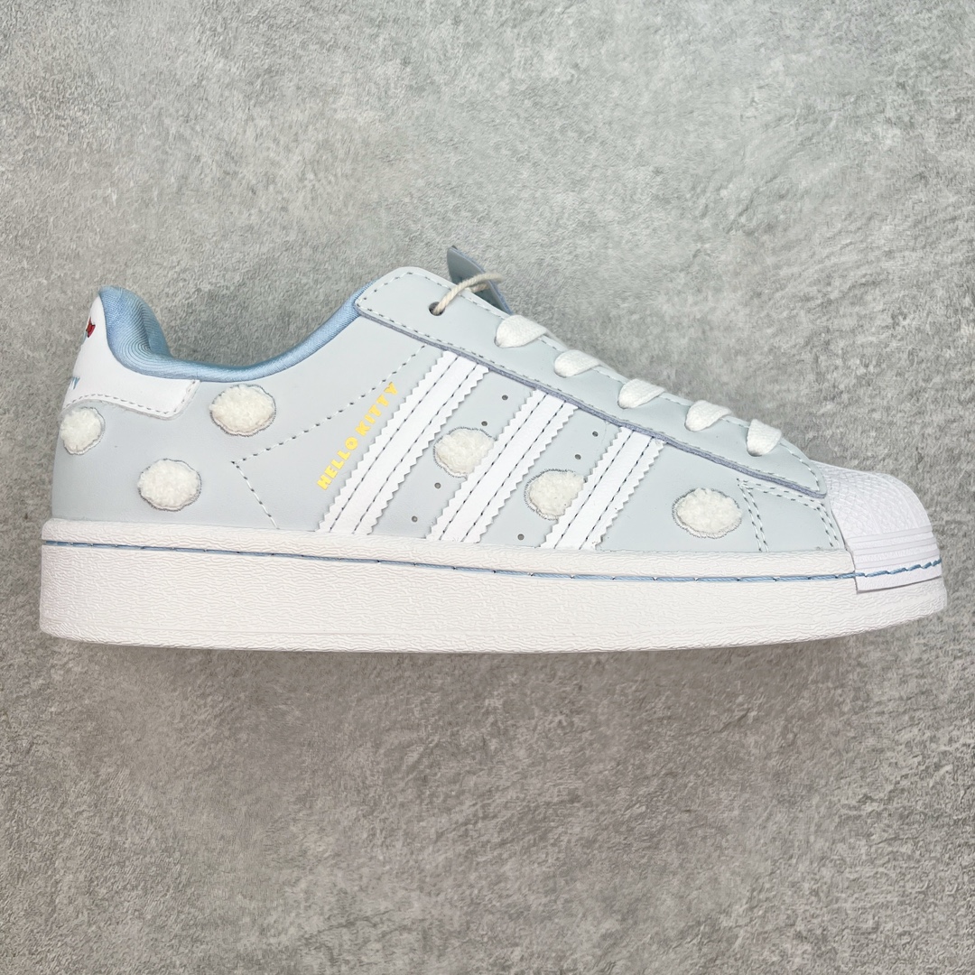 AD Originals Superstar 经典复古贝壳头板鞋 IF7021 诞生于1969年 是第一双将全皮面鞋 身与橡胶鞋头结合在一起的低帮篮球鞋 Superstar最开始 是作为高帮篮球鞋Pro Model的低帮版本而出现的 但因为其独特和醒目的橡胶鞋头造型而让大家熟知 被大家形象地称为\\\”shelltoe\\\”贝壳头 在70年代的美国职业篮球场上 接近3/4的NBA球员都将这双Superstar作为场上用鞋 80年代之后 经过不断的改良和发展 Superstar逐渐成为横跨时装、音乐、街头文化、休闲和运动等各大领域的时尚潮鞋 尺码：36 36.5 37 38 38.5 39 40 40.5 41 42 42.5 43 44 44.5 45-选品中心