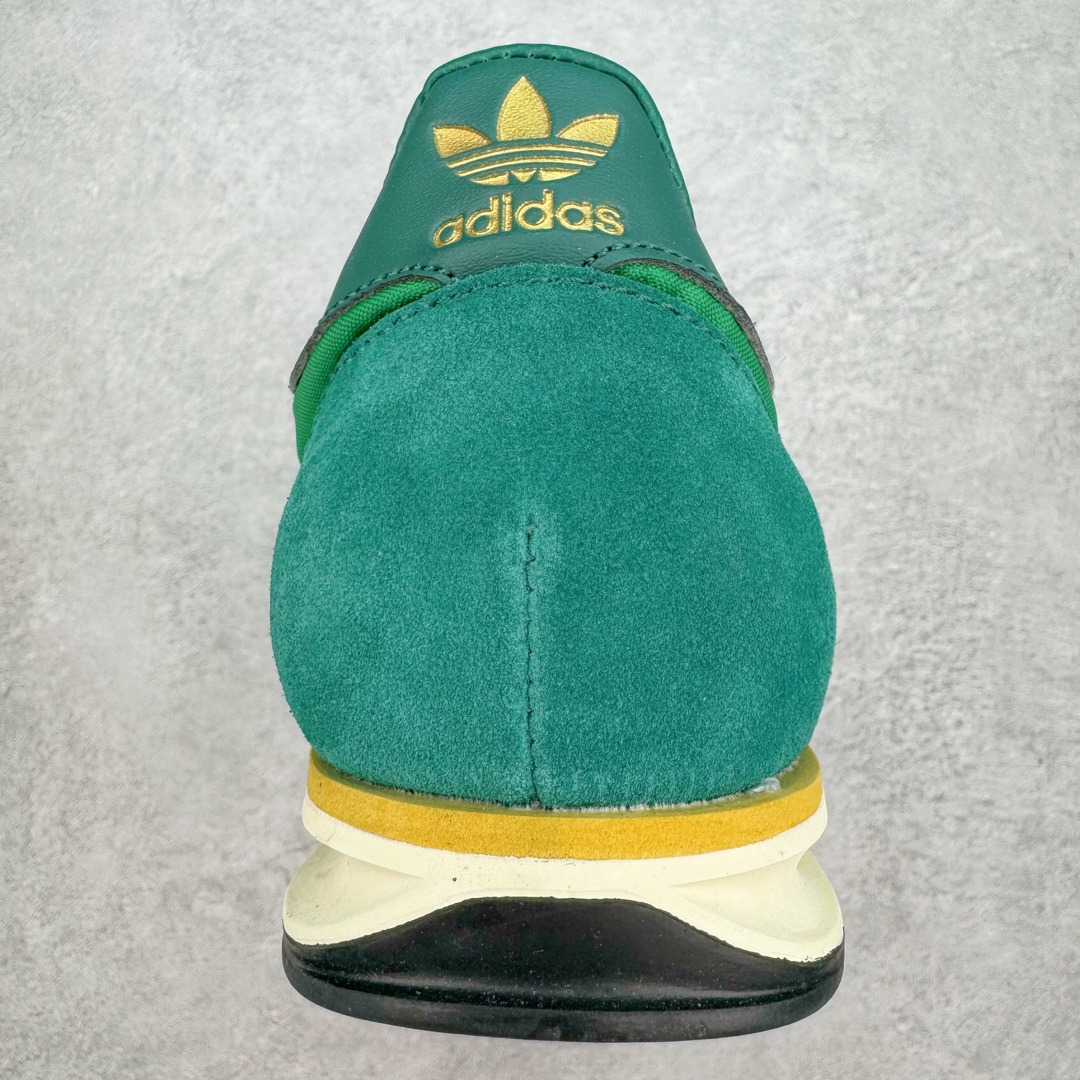图片[8]-＃MF AD Wmns SL72 OG 系列德训足球风百搭低帮休闲运动板鞋 IE3427 Originals推出复古「T头鞋」造型的SL72鞋款复刻，有男女两款可选。男生款为SL72RS，鞋型挺立饱满，鞋底增加高度，采用麂皮与布面制作，符合复古氛围；女生款为SL72OGW，致敬经典款式，鞋身纤细，还原70年代设计，以绿色呈现，点缀金色细节。多款配色可选。「T 头鞋」这两年有多火大家见到了吧？明星、穿搭博主几乎人手一双，凭借复古味的外观，以及亲民的价格，同样成为了不少球鞋玩家日常上脚首选。近日 adidas Originals 将有「T 头鞋」造型的诞生于 1972 年的 SL72 鞋款复刻带回，各位买鞋又有新选择了。1972 年 SL72 问世后，引领了后来阿迪达斯的跑鞋发展方向，其中「SL」代表了 Super Light，彰显了产品轻便的特性。1972 年 SL72 问世后，引领了后来阿迪达斯的跑鞋发展方向，其中「SL」代表了 Super Light，彰显了产品轻便的特性。这次 adidas Originals 延续其轻质经典的基因，带来男女两款 SL72。男生款带来 SL72 RS 鞋型，RS 意为 Reshaped（重塑），鞋款在保留了经典的外观基础上，在尼龙材质里增加了填充物，使鞋型更加挺立和饱满，鞋头则更加圆润，鞋底的 EVA 材质则增加了鞋款的高度。女生款则带来 SL72 OG W 鞋型，OG 顾名思义则是致敬经典款式，相较于 RS（Reshaped）鞋款，鞋身更加纤细，其整体鞋身轮廓、线条、细节、材质上尊崇 70 年代 SL72 的设计，还原经典味道。尺码：36 36⅔ 37⅓ 38 38⅔ 39⅓ 40 40⅔ 41⅓ 42 42⅔ 43⅓ 44 44⅔ 45-选品中心