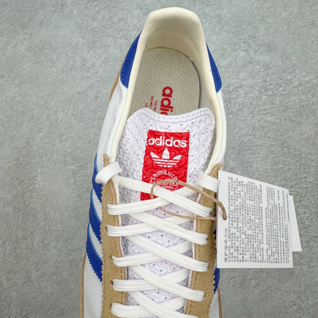 图片[5]-＃MF AD Wmns SL72 OG 系列德训足球风百搭低帮休闲运动板鞋 JH8647 Originals推出复古「T头鞋」造型的SL72鞋款复刻，有男女两款可选。男生款为SL72RS，鞋型挺立饱满，鞋底增加高度，采用麂皮与布面制作，符合复古氛围；女生款为SL72OGW，致敬经典款式，鞋身纤细，还原70年代设计，以绿色呈现，点缀金色细节。多款配色可选。「T 头鞋」这两年有多火大家见到了吧？明星、穿搭博主几乎人手一双，凭借复古味的外观，以及亲民的价格，同样成为了不少球鞋玩家日常上脚首选。近日 adidas Originals 将有「T 头鞋」造型的诞生于 1972 年的 SL72 鞋款复刻带回，各位买鞋又有新选择了。1972 年 SL72 问世后，引领了后来阿迪达斯的跑鞋发展方向，其中「SL」代表了 Super Light，彰显了产品轻便的特性。1972 年 SL72 问世后，引领了后来阿迪达斯的跑鞋发展方向，其中「SL」代表了 Super Light，彰显了产品轻便的特性。这次 adidas Originals 延续其轻质经典的基因，带来男女两款 SL72。男生款带来 SL72 RS 鞋型，RS 意为 Reshaped（重塑），鞋款在保留了经典的外观基础上，在尼龙材质里增加了填充物，使鞋型更加挺立和饱满，鞋头则更加圆润，鞋底的 EVA 材质则增加了鞋款的高度。女生款则带来 SL72 OG W 鞋型，OG 顾名思义则是致敬经典款式，相较于 RS（Reshaped）鞋款，鞋身更加纤细，其整体鞋身轮廓、线条、细节、材质上尊崇 70 年代 SL72 的设计，还原经典味道。尺码：36 36⅔ 37⅓ 38 38⅔ 39⅓ 40 40⅔ 41⅓ 42 42⅔ 43⅓ 44 44⅔ 45-选品中心