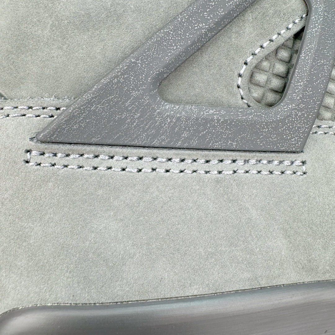 图片[22]-＃GX Air Jordan AJ4 SE “Paris Olympics” 巴黎奥运会 FQ7928-001 圈内最强四代 独家外贸特供尺码含 45.5 49.5 50.5 耗时半年巨作 全套原纸板楦头开发 原厂特供皮料加持 确保原汁原味 完美呈现四代版型 一比一鞋头弧度高度鞋身弧度 数据细节工艺流程均保持原鞋一致 原厂TPU网格鞋带扣 正确内里网布 菱角分明不变形无多余毛边 柔软性质感一致于原鞋 市场唯一原厂鞋扣模具 背面可见隐藏注塑口 原厂织唛标 原厂飞人电绣工艺 尾指中部跳三针 独家绑鞋带手法 印刷中底布 四线拉帮 米色美纹纸贴合固定 进口港宝加持 后跟自然饱满 全鞋荧光划线卡点 追求极致完美 每一双都是工艺品 多重QC质检 超越公司货的品控标准 实实在在的免检产品 尺码：40 40.5 41 42 42.5 43 44 44.5 45 45.5 46 47.5 48.5 49.5 50.5-选品中心