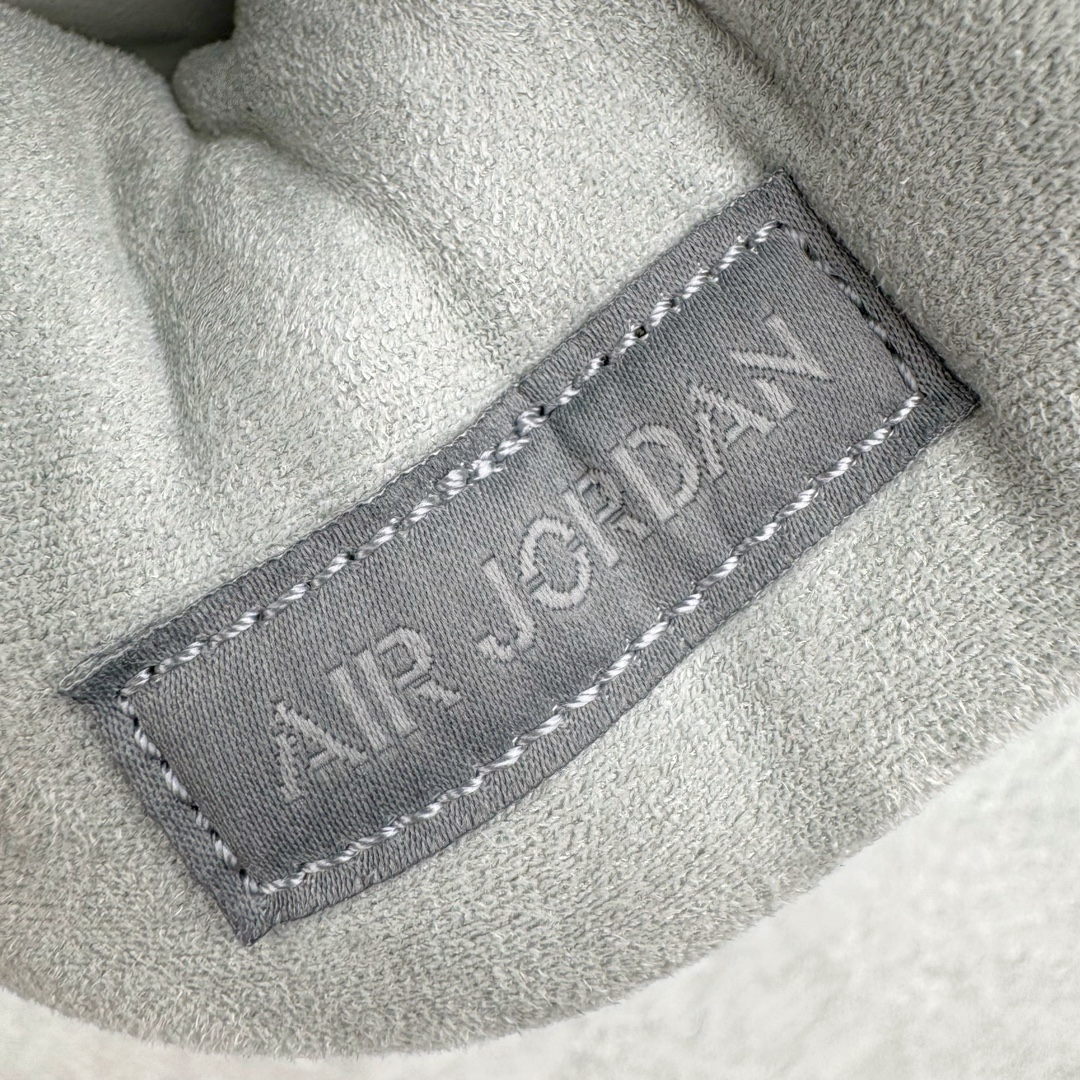 图片[13]-＃GX Air Jordan AJ4 SE “Paris Olympics” 巴黎奥运会 FQ7928-001 圈内最强四代 独家外贸特供尺码含 45.5 49.5 50.5 耗时半年巨作 全套原纸板楦头开发 原厂特供皮料加持 确保原汁原味 完美呈现四代版型 一比一鞋头弧度高度鞋身弧度 数据细节工艺流程均保持原鞋一致 原厂TPU网格鞋带扣 正确内里网布 菱角分明不变形无多余毛边 柔软性质感一致于原鞋 市场唯一原厂鞋扣模具 背面可见隐藏注塑口 原厂织唛标 原厂飞人电绣工艺 尾指中部跳三针 独家绑鞋带手法 印刷中底布 四线拉帮 米色美纹纸贴合固定 进口港宝加持 后跟自然饱满 全鞋荧光划线卡点 追求极致完美 每一双都是工艺品 多重QC质检 超越公司货的品控标准 实实在在的免检产品 尺码：40 40.5 41 42 42.5 43 44 44.5 45 45.5 46 47.5 48.5 49.5 50.5-选品中心