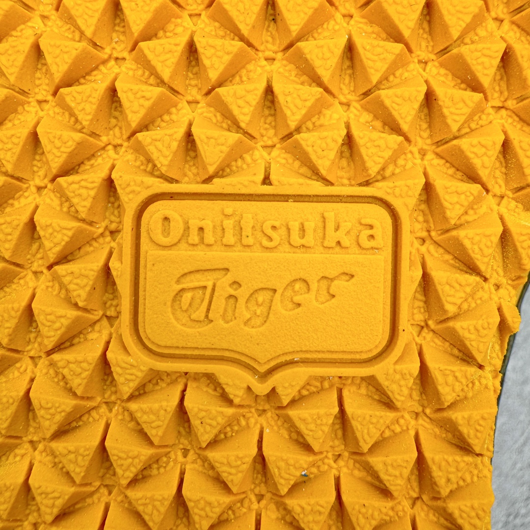 图片[19]-＃MOK Asics Onitsuka Tiger MEXICO 66 亚瑟士鬼冢虎复古经典板鞋 市场最强版本 每个配色均购入原鞋校对 真正原厂头层牛皮 如假包赔 纹路、色泽、皮心颜色 质感百分百还原 海外订单工厂出品 超成熟稳定的做工品控 原装全套纸板楦头开发 原汁原味 完美呈现版型 私模正确鞋底咬花纹路 一比一鞋头弧度高度鞋身弧度 绝不口嗨 细节品控鞋型随意秒杀市面 原档咬花纹路私模大底 一个单元有六个三角形 总体形拼接呈现花瓣状 官方四联吊牌 原装Ortholite轻量化鞋垫 原盒原配 质保卡 说明书 钢印防尘纸 纸板中底带钢印 乳胶组合鞋垫 支持全方位的对比专柜 产品从款式颜色造型上体现出追求舒适和细节的完美 鞋类更是推崇手工制作的严谨与完美 融舒适性与可穿性的设计风格 注重细节的完美和别致魅力 既保持稳重 又不失轻松的时尚感 尺码：35 36 37 37.5 38 39 39.5 40 40.5 41.5 42 42.5 43.5 44 45 46-选品中心