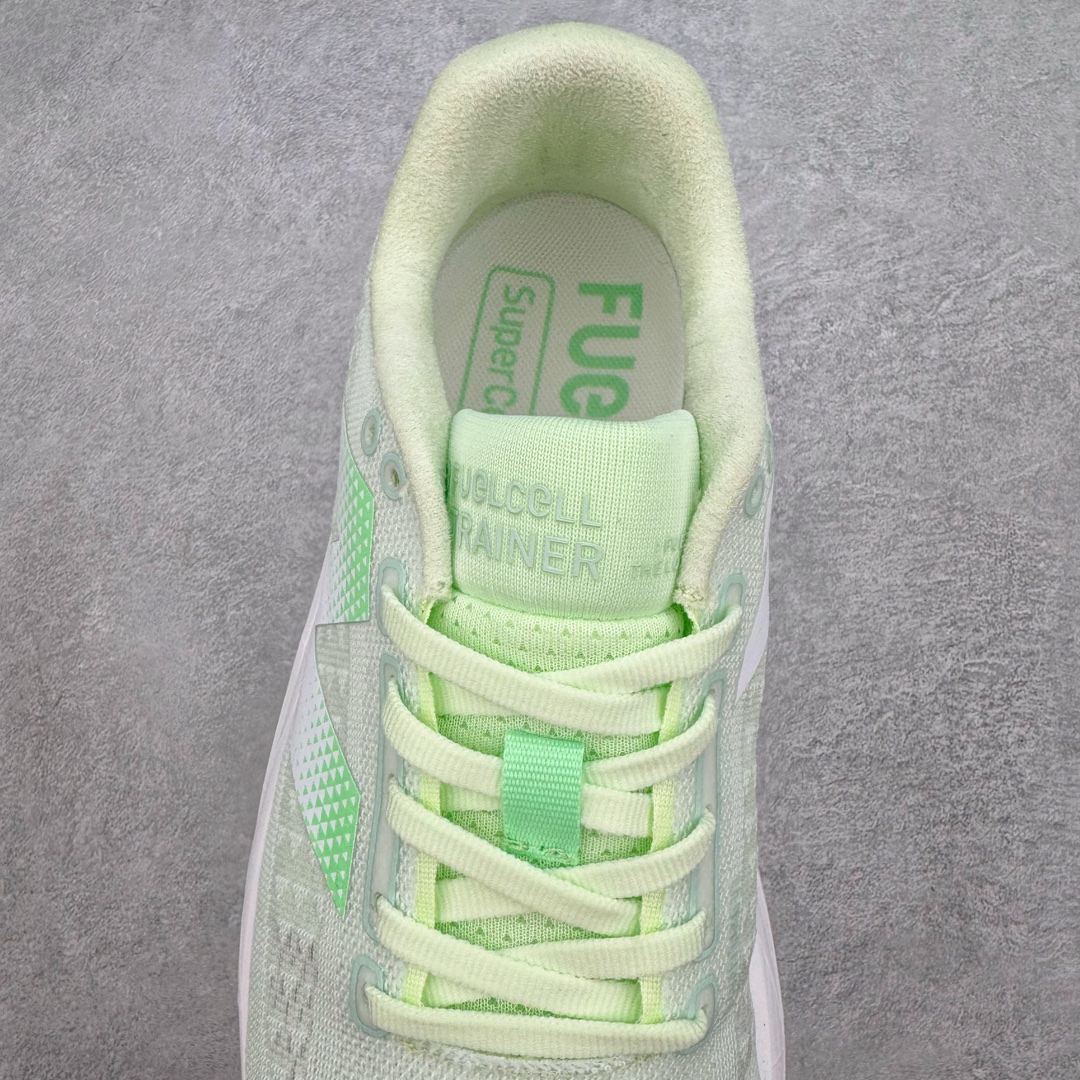 图片[5]-＃C版 NEW BALANCE Rebel FuelCell Rebel V4 SuperComp Elite 精英版内置碳板 舒适时尚织物减震耐磨低帮马拉松轻量化跑步鞋 NB新百伦于 2019 年夏天首次发布了 Rebel 在制鞋业仍在向强调能量回报的弹力泡沫转变的时候 Rebel 确实是一个叛逆者 快进到 2024 年 Rebel v4 承诺通过重新配制的中底化合物和更高的堆叠高度提供更轻、更有弹性的跑步体验 就像New Balance SC Elite v4一样 Rebel v4 提供了完全重新设计的中底化合物 最新的混合物将 New Balance 专有的 FuelCell 泡沫（TPU 和 EVA 的混合物）与 PEBA 泡沫相结合 带来更弹跳的跑步体验 PEBA是一种超轻 高性能的泡沫 通常出现在镀碳超级鞋中 New Balance Rebel v4、ASICS Novablast 4和Brooks Hyperion Max都是精力充沛的无电镀运动鞋 在速度锻炼和快节奏中大放异彩 这三款鞋都依靠它们的中底泡沫和轻微的摇杆形状来创造一种向前滚动的感觉 而且虽然这些鞋子在堆叠高度和重量方面各不相同 但它们提供了相似的软硬比例 有足够的流行力来加快步伐 尺码：36 37 37.5 38 38.5 39.5 40 40.5 41.5 42 42.5 43 44 45-选品中心