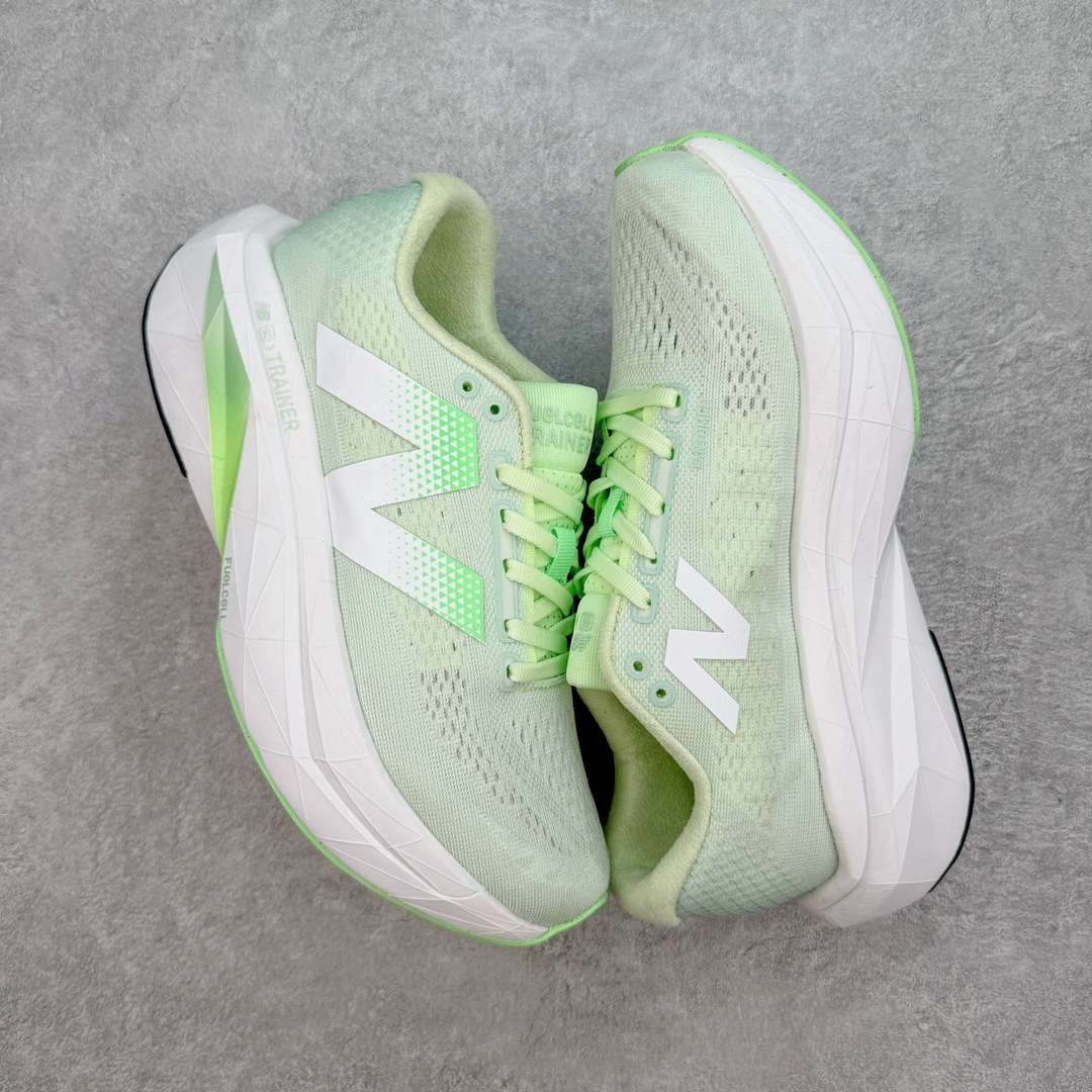 图片[3]-＃C版 NEW BALANCE Rebel FuelCell Rebel V4 SuperComp Elite 精英版内置碳板 舒适时尚织物减震耐磨低帮马拉松轻量化跑步鞋 NB新百伦于 2019 年夏天首次发布了 Rebel 在制鞋业仍在向强调能量回报的弹力泡沫转变的时候 Rebel 确实是一个叛逆者 快进到 2024 年 Rebel v4 承诺通过重新配制的中底化合物和更高的堆叠高度提供更轻、更有弹性的跑步体验 就像New Balance SC Elite v4一样 Rebel v4 提供了完全重新设计的中底化合物 最新的混合物将 New Balance 专有的 FuelCell 泡沫（TPU 和 EVA 的混合物）与 PEBA 泡沫相结合 带来更弹跳的跑步体验 PEBA是一种超轻 高性能的泡沫 通常出现在镀碳超级鞋中 New Balance Rebel v4、ASICS Novablast 4和Brooks Hyperion Max都是精力充沛的无电镀运动鞋 在速度锻炼和快节奏中大放异彩 这三款鞋都依靠它们的中底泡沫和轻微的摇杆形状来创造一种向前滚动的感觉 而且虽然这些鞋子在堆叠高度和重量方面各不相同 但它们提供了相似的软硬比例 有足够的流行力来加快步伐 尺码：36 37 37.5 38 38.5 39.5 40 40.5 41.5 42 42.5 43 44 45-选品中心