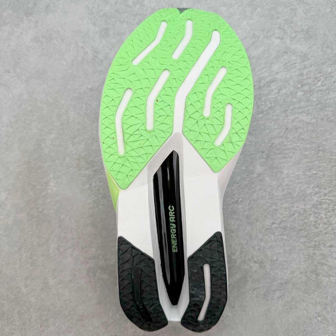 图片[9]-＃C版 NEW BALANCE Rebel FuelCell Rebel V4 SuperComp Elite 精英版内置碳板 舒适时尚织物减震耐磨低帮马拉松轻量化跑步鞋 NB新百伦于 2019 年夏天首次发布了 Rebel 在制鞋业仍在向强调能量回报的弹力泡沫转变的时候 Rebel 确实是一个叛逆者 快进到 2024 年 Rebel v4 承诺通过重新配制的中底化合物和更高的堆叠高度提供更轻、更有弹性的跑步体验 就像New Balance SC Elite v4一样 Rebel v4 提供了完全重新设计的中底化合物 最新的混合物将 New Balance 专有的 FuelCell 泡沫（TPU 和 EVA 的混合物）与 PEBA 泡沫相结合 带来更弹跳的跑步体验 PEBA是一种超轻 高性能的泡沫 通常出现在镀碳超级鞋中 New Balance Rebel v4、ASICS Novablast 4和Brooks Hyperion Max都是精力充沛的无电镀运动鞋 在速度锻炼和快节奏中大放异彩 这三款鞋都依靠它们的中底泡沫和轻微的摇杆形状来创造一种向前滚动的感觉 而且虽然这些鞋子在堆叠高度和重量方面各不相同 但它们提供了相似的软硬比例 有足够的流行力来加快步伐 尺码：36 37 37.5 38 38.5 39.5 40 40.5 41.5 42 42.5 43 44 45-选品中心