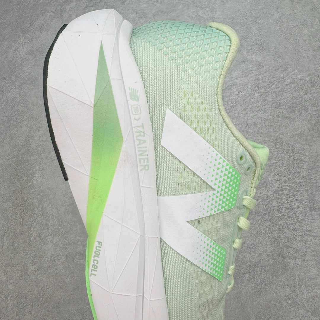 图片[6]-＃C版 NEW BALANCE Rebel FuelCell Rebel V4 SuperComp Elite 精英版内置碳板 舒适时尚织物减震耐磨低帮马拉松轻量化跑步鞋 NB新百伦于 2019 年夏天首次发布了 Rebel 在制鞋业仍在向强调能量回报的弹力泡沫转变的时候 Rebel 确实是一个叛逆者 快进到 2024 年 Rebel v4 承诺通过重新配制的中底化合物和更高的堆叠高度提供更轻、更有弹性的跑步体验 就像New Balance SC Elite v4一样 Rebel v4 提供了完全重新设计的中底化合物 最新的混合物将 New Balance 专有的 FuelCell 泡沫（TPU 和 EVA 的混合物）与 PEBA 泡沫相结合 带来更弹跳的跑步体验 PEBA是一种超轻 高性能的泡沫 通常出现在镀碳超级鞋中 New Balance Rebel v4、ASICS Novablast 4和Brooks Hyperion Max都是精力充沛的无电镀运动鞋 在速度锻炼和快节奏中大放异彩 这三款鞋都依靠它们的中底泡沫和轻微的摇杆形状来创造一种向前滚动的感觉 而且虽然这些鞋子在堆叠高度和重量方面各不相同 但它们提供了相似的软硬比例 有足够的流行力来加快步伐 尺码：36 37 37.5 38 38.5 39.5 40 40.5 41.5 42 42.5 43 44 45-选品中心