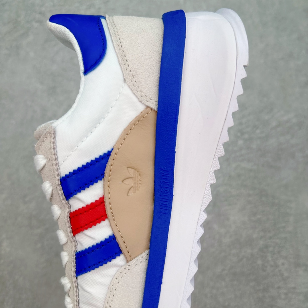 图片[7]-AD SL72 RS系列德训足球风百搭低帮休闲运动板鞋 VF4430 阿迪达斯Originals推出复古「T头鞋」造型的SL72鞋款复刻，有男女两款可选。男生款为SL72RS，鞋型挺立饱满，鞋底增加高度，采用麂皮与布面制作，符合复古氛围；女生款为SL72OGW，致敬经典款式，鞋身纤细，还原70年代设计，以绿色呈现，点缀金色细节。多款配色可选。「T 头鞋」这两年有多火大家见到了吧？明星、穿搭博主几乎人手一双，凭借复古味的外观，以及亲民的价格，同样成为了不少球鞋玩家日常上脚首选。近日 adidas Originals 将有「T 头鞋」造型的诞生于 1972 年的 SL72 鞋款复刻带回，各位买鞋又有新选择了。1972 年 SL72 问世后，引领了后来阿迪达斯的跑鞋发展方向，其中「SL」代表了 Super Light，彰显了产品轻便的特性。1972 年 SL72 问世后，引领了后来阿迪达斯的跑鞋发展方向，其中「SL」代表了 Super Light，彰显了产品轻便的特性。这次 adidas Originals 延续其轻质经典的基因，带来男女两款 SL72。男生款带来 SL72 RS 鞋型，RS 意为 Reshaped（重塑），鞋款在保留了经典的外观基础上，在尼龙材质里增加了填充物，使鞋型更加挺立和饱满，鞋头则更加圆润，鞋底的 EVA 材质则增加了鞋款的高度。女生款则带来 SL72 OG W 鞋型，OG 顾名思义则是致敬经典款式，相较于 RS（Reshaped）鞋款，鞋身更加纤细，其整体鞋身轮廓、线条、细节、材质上尊崇 70 年代 SL72 的设计，还原经典味道。尺码：36 36⅔ 37⅓ 38 38⅔ 39⅓ 40 40⅔ 41⅓ 42 42⅔ 43⅓ 44 44⅔ 45-选品中心