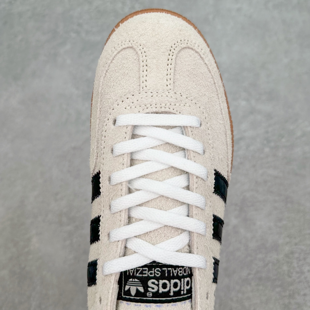图片[4]-AD Originals Handball SPZL 手球运动员系列百搭休闲运动板鞋 IF6562 这款来自阿迪达斯的这款HANDBALL SPZL前身是一双手球运动鞋，这一次拿来复刻，所以鞋面的主要色彩选用了黑色， 鞋面外侧除了Spezial字母之外还有三叶草标志。Handball SPZL作为复古手球训练鞋与作为室内足球鞋的Samba有着异曲同工之处，但是质感更为出众的鞋身以及丰富的配色选择比起Samba来讲可以说是更胜一筹了！尺码：36 36⅔ 37⅓ 38 38⅔ 39⅓ 40 40⅔ 41⅓ 42 42⅔ 43⅓ 44 45-选品中心