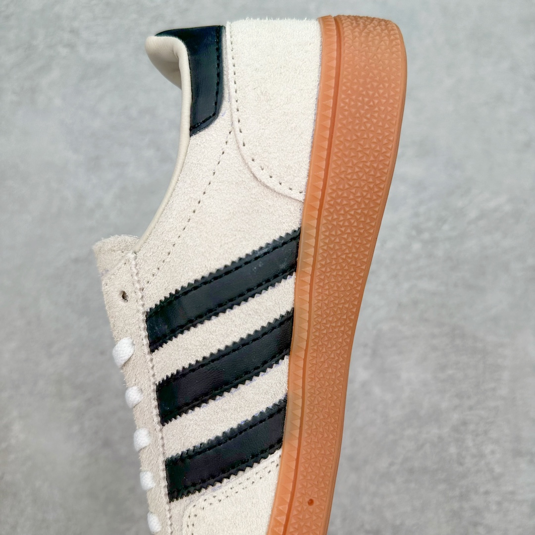 图片[7]-AD Originals Handball SPZL 手球运动员系列百搭休闲运动板鞋 IF6562 这款来自阿迪达斯的这款HANDBALL SPZL前身是一双手球运动鞋，这一次拿来复刻，所以鞋面的主要色彩选用了黑色， 鞋面外侧除了Spezial字母之外还有三叶草标志。Handball SPZL作为复古手球训练鞋与作为室内足球鞋的Samba有着异曲同工之处，但是质感更为出众的鞋身以及丰富的配色选择比起Samba来讲可以说是更胜一筹了！尺码：36 36⅔ 37⅓ 38 38⅔ 39⅓ 40 40⅔ 41⅓ 42 42⅔ 43⅓ 44 45-选品中心