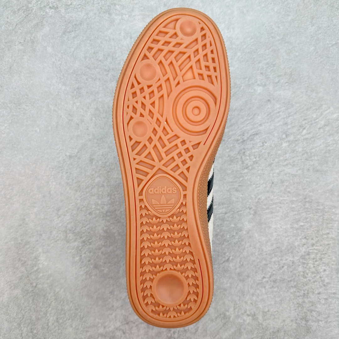 图片[9]-AD Originals Handball SPZL 手球运动员系列百搭休闲运动板鞋 IF6562 这款来自阿迪达斯的这款HANDBALL SPZL前身是一双手球运动鞋，这一次拿来复刻，所以鞋面的主要色彩选用了黑色， 鞋面外侧除了Spezial字母之外还有三叶草标志。Handball SPZL作为复古手球训练鞋与作为室内足球鞋的Samba有着异曲同工之处，但是质感更为出众的鞋身以及丰富的配色选择比起Samba来讲可以说是更胜一筹了！尺码：36 36⅔ 37⅓ 38 38⅔ 39⅓ 40 40⅔ 41⅓ 42 42⅔ 43⅓ 44 45-选品中心