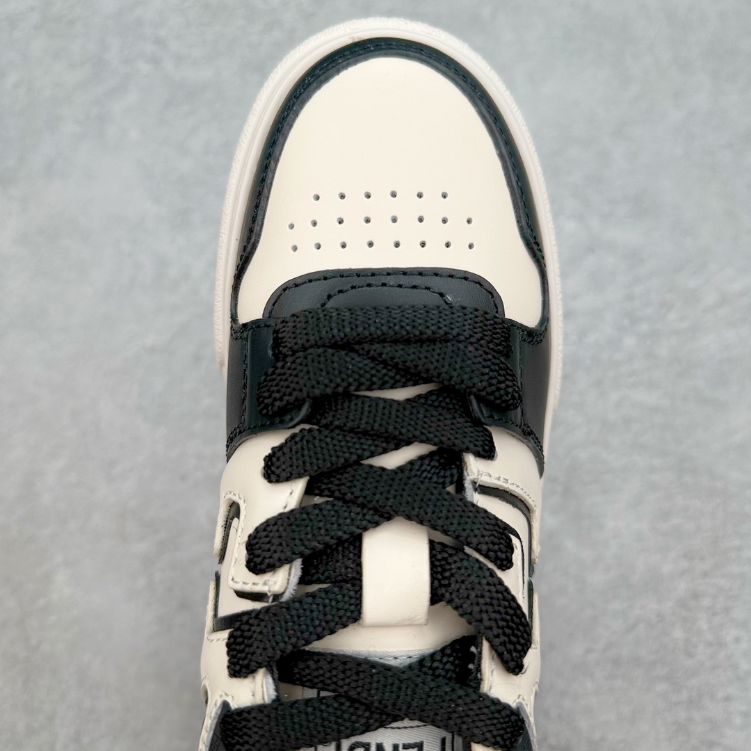 图片[4]-FENDI 芬迪 Match sneaters 低帮运动鞋 Fendi芬迪情侣款休闲鞋 独家定制 #全身20几个细节点全部做到一致还原 吊打市面所有版本 独家原装套装配件官方同源 渠道原装订单 全套专柜包装物及配件#鞋底嵌入核心防伪芯片感应装置 FENDI芬迪match最新爆款情侣款运动鞋板鞋原版购入 高工艺无缝细空胶技术，贴楦误差0.05mm,鞋底采用固特异内外锁死工艺，最大限度弯折永不开胶，原鞋一致效果环保无味 鞋面采用麂皮和皮革拼接组合 logo内里采用毛巾绒里 上脚超级柔软 轻便 舒适搭配卫衣 尺码：35 36 37 38 39 40 41 42 43 44 45 46-选品中心