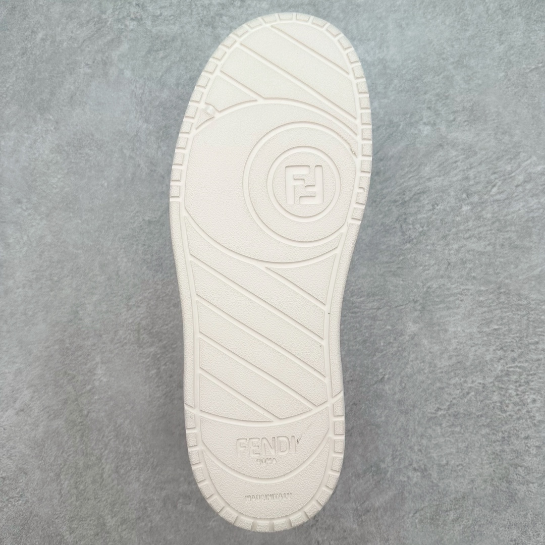 图片[9]-FENDI 芬迪 Match sneaters 低帮运动鞋 Fendi芬迪情侣款休闲鞋 独家定制 #全身20几个细节点全部做到一致还原 吊打市面所有版本 独家原装套装配件官方同源 渠道原装订单 全套专柜包装物及配件#鞋底嵌入核心防伪芯片感应装置 FENDI芬迪match最新爆款情侣款运动鞋板鞋原版购入 高工艺无缝细空胶技术，贴楦误差0.05mm,鞋底采用固特异内外锁死工艺，最大限度弯折永不开胶，原鞋一致效果环保无味 鞋面采用麂皮和皮革拼接组合 logo内里采用毛巾绒里 上脚超级柔软 轻便 舒适搭配卫衣 尺码：35 36 37 38 39 40 41 42 43 44 45 46-选品中心