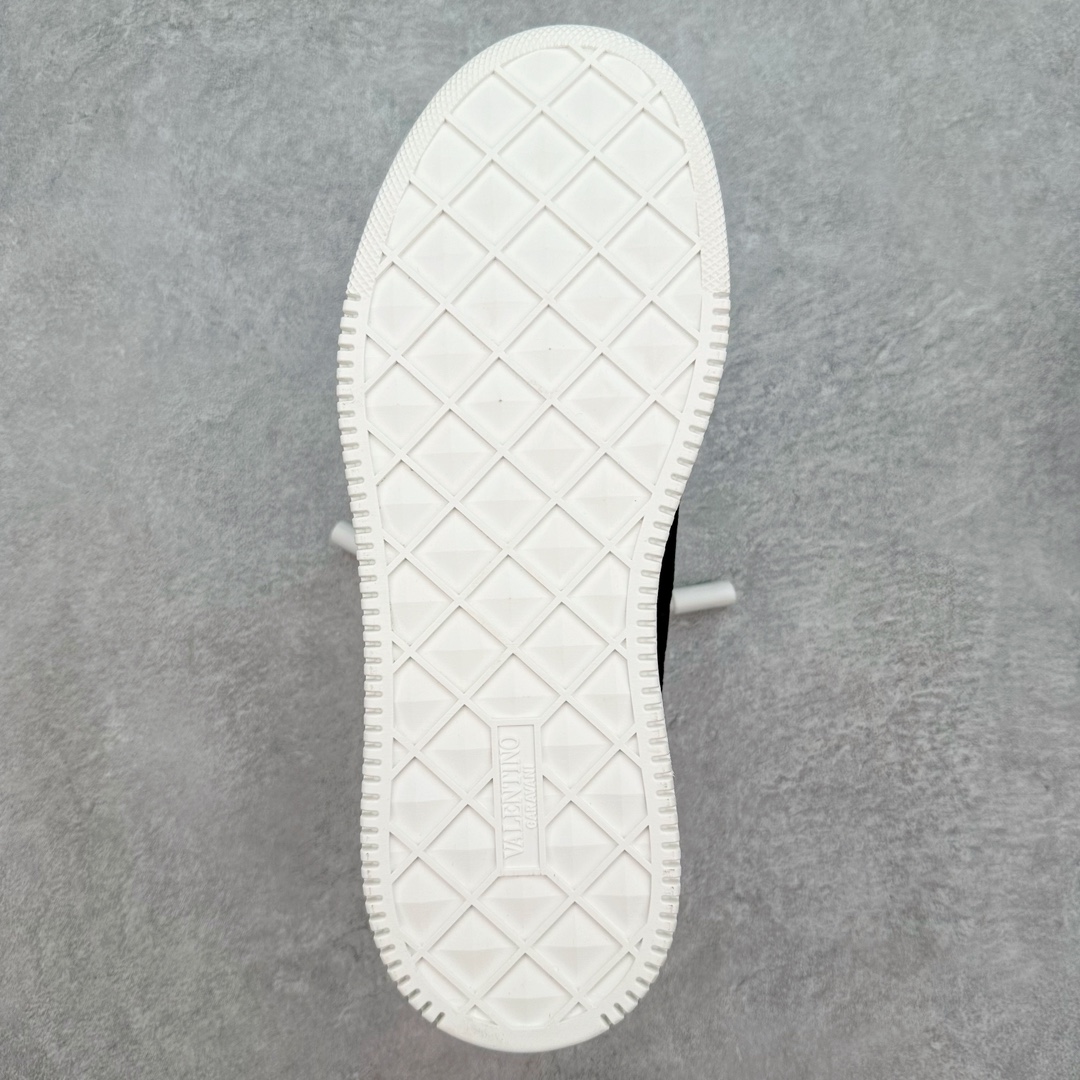 图片[9]-Valentino 华伦天奴 新款休闲鞋2023最新款 走秀情侣爆款 粗鞋带 休闲鞋 ，Elsa Hosk张艺兴 关晓彤等众多明星同款 pink pp系列芭比粉被eanor Hosk 穿出了不一样的随性和时髦 阿那亚大秀可谓是刷爆了时尚圈！鞋面全油边 面料：定制牛皮+冲孔工艺，独家开模TPU大底 全套包装 尺码：35 36 37 38 39 40 41 42 43 44 45-选品中心