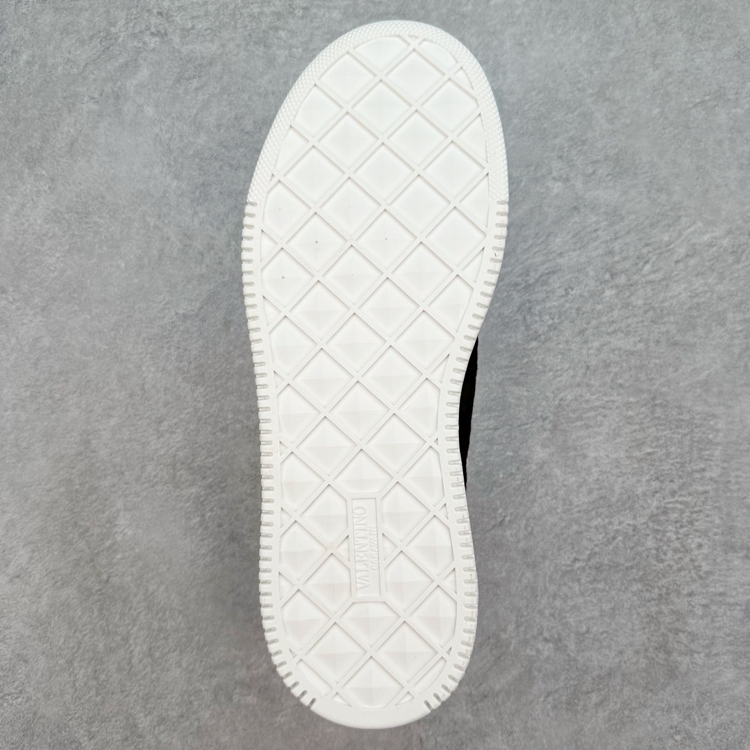 图片[9]-Valentino 华伦天奴 新款休闲鞋2023最新款 走秀情侣爆款 粗鞋带 休闲鞋 ，Elsa Hosk张艺兴 关晓彤等众多明星同款 pink pp系列芭比粉被eanor Hosk 穿出了不一样的随性和时髦 阿那亚大秀可谓是刷爆了时尚圈！鞋面全油边 面料：定制牛皮+冲孔工艺，独家开模TPU大底 全套包装 尺码：35 36 37 38 39 40 41 42 43 44 45-选品中心