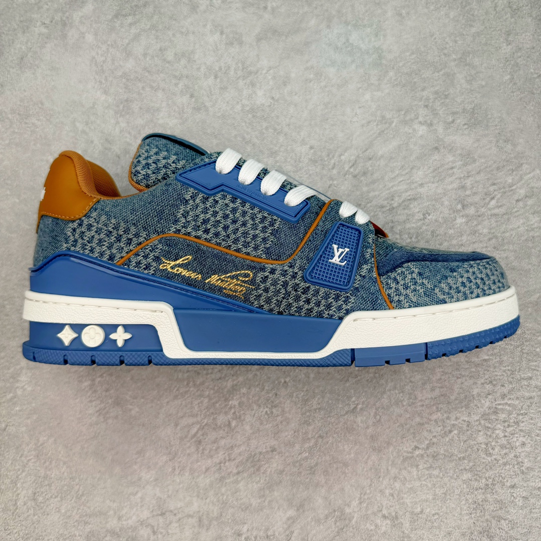 ＃ZS纯原 Louis Vuitton Trainer lv时装走秀运动鞋 做旧系列 市场所有版本中综合最强的货品 GD实力大厂出品 全网最全配色更新最快 最成熟的做工稳定的品控 完美鞋型超高的清洁度 零毛边线头瑕疵 全套原楦原纸版原鞋开模 全网最具灵魂的版型 正确原装黄色鞋盒 正确中底印花 鞋面印花3D高频深度立体 全鞋电脑针车 紧密相连 针距密度一致 环保乳胶注塑鞋垫 厚度脚感还原原版 皮面裁剪部位 统一油边封口工艺 原装橡胶大底含胶量大底组合零偏差 专柜全套包装 防尘袋 说明书 质保卡 男女鞋 尺码：35 36 37 38 39 40 41 42 43 44 45-选品中心
