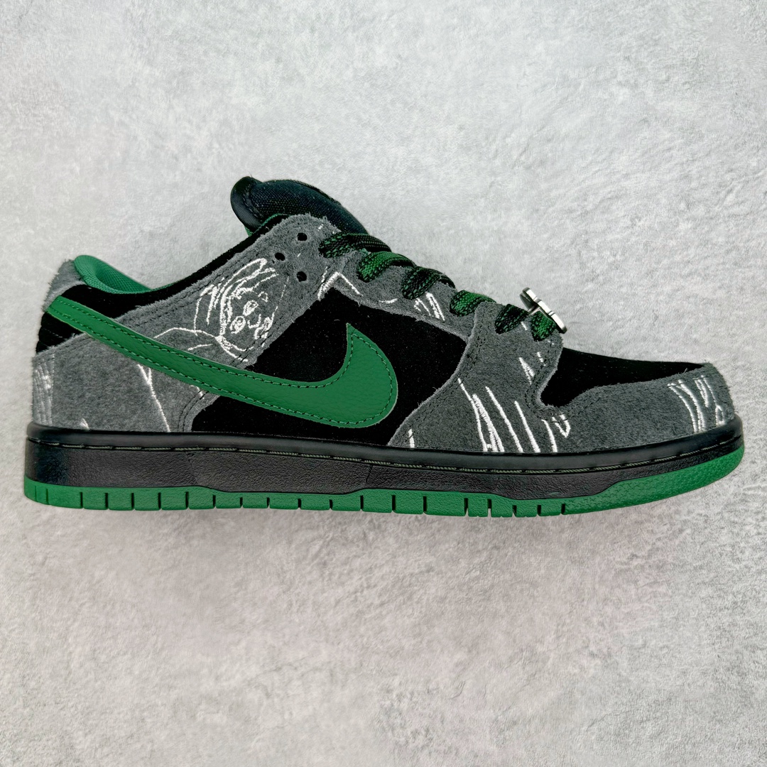＃S2纯原 There Skateboards x NK SB Dunk Low 联名黑绿水鬼 HF7743-0010独家原厂航空铝磨具打磨大底 鞋头坡度极致还原 原盒原配 圈内天花板工艺 原厂冲刀 超高清洁度 全鞋零毛边皮料切割 全套原楦原模倾力打造完美版型 采用原厂百宏鞋带以及原厂百宏织唛舌标 内标可供原厂几率过验 原厂中底布黄色点胶 原厂中底布拉帮走线遵循公司‼️尺码：36 36.5 37.5 38 38.5 39 40 40.5 41 42 42.5 43 44 44.5 45 46 47.5-选品中心