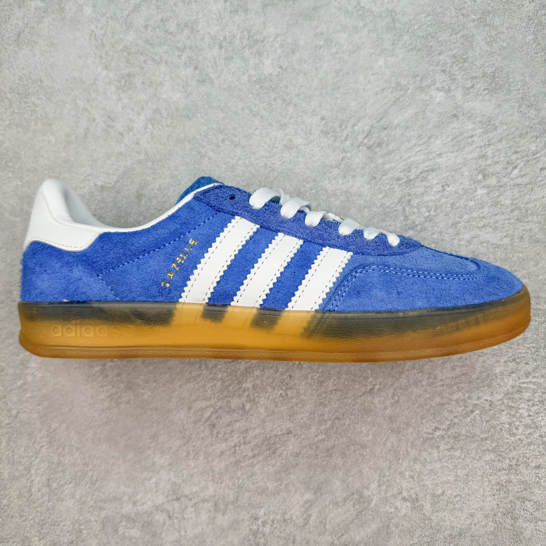 ＃福利特价 AD Gazelle Indoor Trainers 羚羊内训系列低帮复古百搭休闲运动德训风板鞋 90年代经典的复刻版 自60年代以足球训练鞋面世以来 Gazelle就以其经典设计席卷全球 1991年版本的复刻 再造经典Gazelle 采用皮革打造 搭配浊色细节 让这款经典更加简约 尺码：35⅓ 36 36⅔ 37⅓ 38 38⅔ 39⅓ 40 40⅔ 41⅓ 42 42⅔ 43⅓ 44 45-选品中心