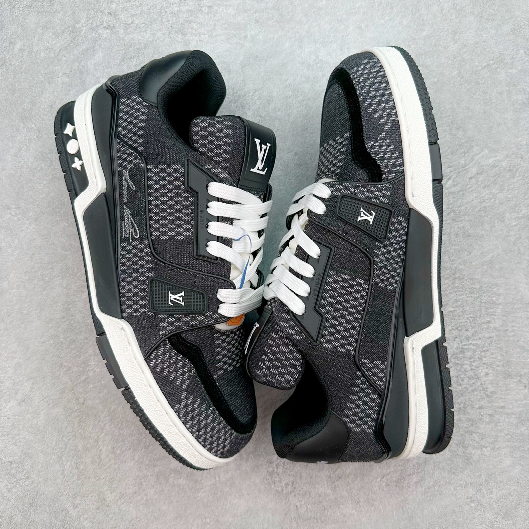 图片[3]-＃ZS纯原 Louis Vuitton Trainer lv时装走秀运动鞋 做旧系列 市场所有版本中综合最强的货品 GD实力大厂出品 全网最全配色更新最快 最成熟的做工稳定的品控 完美鞋型超高的清洁度 零毛边线头瑕疵 全套原楦原纸版原鞋开模 全网最具灵魂的版型 正确原装黄色鞋盒 正确中底印花 鞋面印花3D高频深度立体 全鞋电脑针车 紧密相连 针距密度一致 环保乳胶注塑鞋垫 厚度脚感还原原版 皮面裁剪部位 统一油边封口工艺 原装橡胶大底含胶量大底组合零偏差 专柜全套包装 防尘袋 说明书 质保卡 男女鞋 尺码：35 36 37 38 39 40 41 42 43 44 45-选品中心