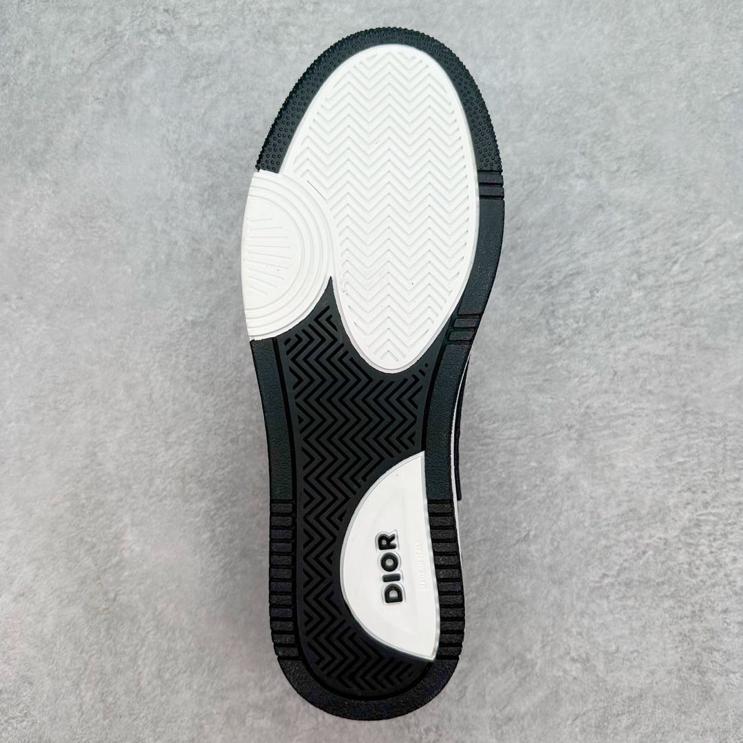 图片[9]-Dior 2024S B57 迪奥新款休闲鞋中帮 情侣款 原版爆拆一比一完美复刻 工艺做工细节到位 原版定制材料 超赞 最新元素组合 时尚休闲个性 百搭 面料 原版面料牛皮 网布 电绣加3D打印 内里 进口透气网 垫脚 原版成型垫 大底 原版一比一开模TPU 尺码：38 39 40 41 42 43 44 45-选品中心