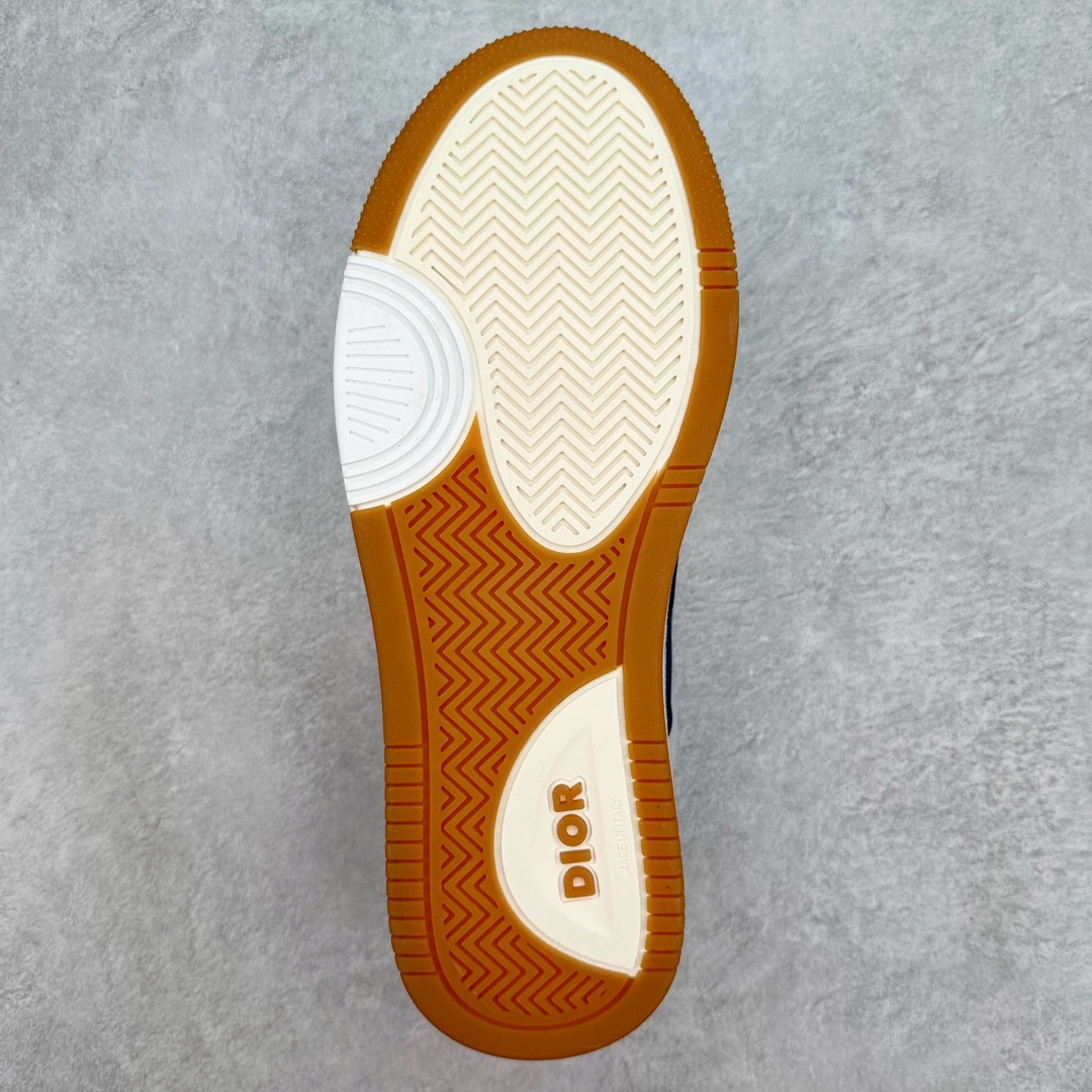 图片[9]-Dior 2024S B57 迪奥新款休闲鞋中帮 情侣款 原版爆拆一比一完美复刻 工艺做工细节到位 原版定制材料 超赞 最新元素组合 时尚休闲个性 百搭 面料 原版面料牛皮 网布 电绣加3D打印 内里 进口透气网 垫脚 原版成型垫 大底 原版一比一开模TPU 尺码：38 39 40 41 42 43 44 45-选品中心