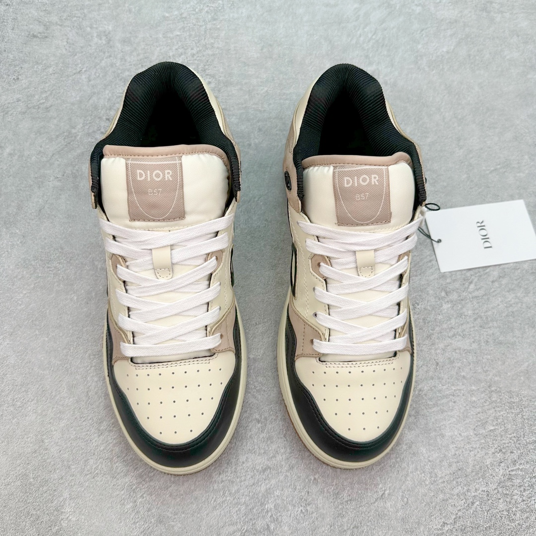 图片[2]-Dior 2024S B57 迪奥新款休闲鞋中帮 情侣款 原版爆拆一比一完美复刻 工艺做工细节到位 原版定制材料 超赞 最新元素组合 时尚休闲个性 百搭 面料 原版面料牛皮 网布 电绣加3D打印 内里 进口透气网 垫脚 原版成型垫 大底 原版一比一开模TPU 尺码：38 39 40 41 42 43 44 45-选品中心