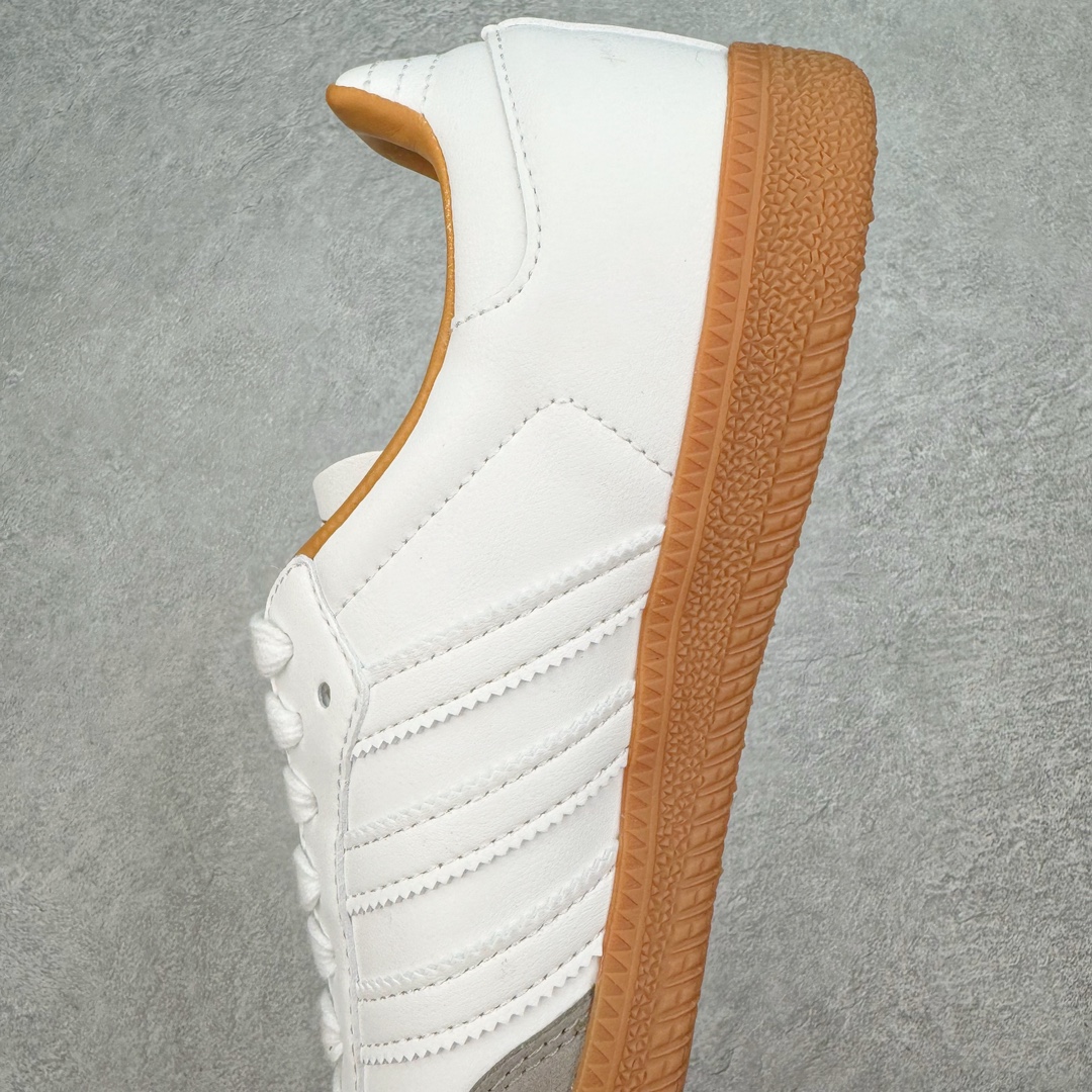 图片[7]-＃VT福利特价 AD Original Samba OG 复古经典轻便板鞋 白灰 ID2865 口碑大厂出品 品控大底版型不断改良更新 全套原纸板楦头开发 确保原汁原味 完美呈现DUNK版型 一比一鞋头弧度高度鞋身弧度 此版本只针对中端市场 皮料材质有所更替 其他数据细节工艺流程均保持一致 绝不口嗨 细节品控鞋型随意对比 正确烫金高频细节 原装纳米超迁皮料 独家私模橡胶大底 原盒原配 这款桑巴鞋展示了高质量的工艺 带有装饰的超锁缝制和无缝的手感 柔软、柔软的皮革造型和标志性的3条纹完成了精致的外观 正规合身鞋带 鞋面上有绒面鞋垫 橡胶鞋底 享受正畸套筒软感 自50年代首次亮相以来就一直在赢得粉丝的青睐 尺码：35.5 36 36.5 37.5 38 38.5 39 40 40.5 41 42 42.5 43 44 44.5 45 46-选品中心