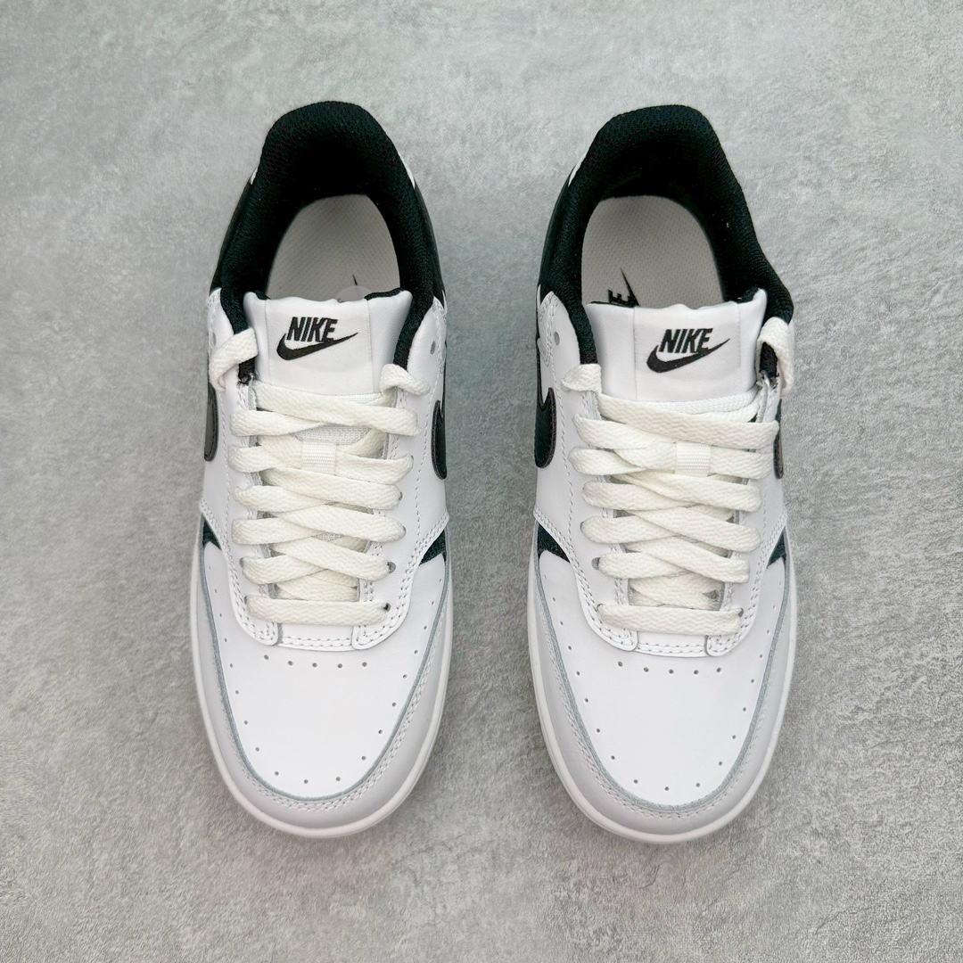 图片[2]-＃奥莱Zp订单福利 NK Gamma Force Low 伽玛空军系列低帮经典百搭休闲运动厚底板鞋 DX9176-100 独家渠道 市面未流通批次 奥莱直播间499 599一样的东西 碾压市面现存所有版本 公司一样的东西 超值回馈 帮你省钱 支持各种鉴定 这两年越来越多品牌玩起了复古风 尤其是NK 不仅推出做旧质感的球鞋 还带回不少元年鞋型 最近 一双 Gamma Force 迎来一款新配色 虽然它看起来和感觉起来像是 80 年代的发布 但 Gamma Force 实际上是该品牌的最新产品之一 整个鞋面采用米白色的皮革与翻毛皮材质覆盖 鞋面设计就是那股80年代的味道 细节部分搭配红、蓝、绿三色的融入 复古气质拉满 极具Vibe风 中底处加入了做旧工艺 重现老鞋质感 尺码：35.5 36 36.5 37.5 38 39 40 40.5 41 42 42.5 43 44 44.5-选品中心