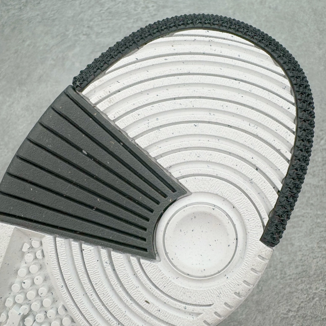 图片[18]-＃奥莱Zp订单福利 NK Gamma Force Low 伽玛空军系列低帮经典百搭休闲运动厚底板鞋 DX9176-100 独家渠道 市面未流通批次 奥莱直播间499 599一样的东西 碾压市面现存所有版本 公司一样的东西 超值回馈 帮你省钱 支持各种鉴定 这两年越来越多品牌玩起了复古风 尤其是NK 不仅推出做旧质感的球鞋 还带回不少元年鞋型 最近 一双 Gamma Force 迎来一款新配色 虽然它看起来和感觉起来像是 80 年代的发布 但 Gamma Force 实际上是该品牌的最新产品之一 整个鞋面采用米白色的皮革与翻毛皮材质覆盖 鞋面设计就是那股80年代的味道 细节部分搭配红、蓝、绿三色的融入 复古气质拉满 极具Vibe风 中底处加入了做旧工艺 重现老鞋质感 尺码：35.5 36 36.5 37.5 38 39 40 40.5 41 42 42.5 43 44 44.5-选品中心