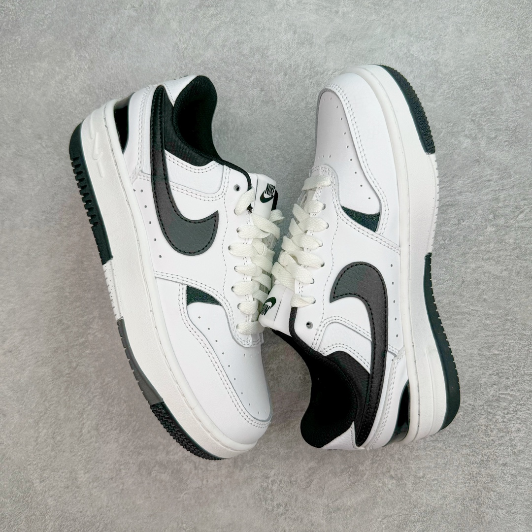 图片[3]-＃奥莱Zp订单福利 NK Gamma Force Low 伽玛空军系列低帮经典百搭休闲运动厚底板鞋 DX9176-100 独家渠道 市面未流通批次 奥莱直播间499 599一样的东西 碾压市面现存所有版本 公司一样的东西 超值回馈 帮你省钱 支持各种鉴定 这两年越来越多品牌玩起了复古风 尤其是NK 不仅推出做旧质感的球鞋 还带回不少元年鞋型 最近 一双 Gamma Force 迎来一款新配色 虽然它看起来和感觉起来像是 80 年代的发布 但 Gamma Force 实际上是该品牌的最新产品之一 整个鞋面采用米白色的皮革与翻毛皮材质覆盖 鞋面设计就是那股80年代的味道 细节部分搭配红、蓝、绿三色的融入 复古气质拉满 极具Vibe风 中底处加入了做旧工艺 重现老鞋质感 尺码：35.5 36 36.5 37.5 38 39 40 40.5 41 42 42.5 43 44 44.5-选品中心