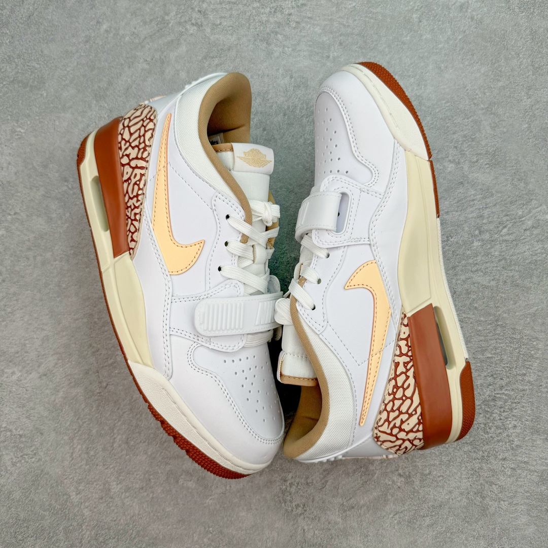 图片[3]-＃PB Air Jordan Legacy AJ312 Low 低帮复古篮球鞋 白棕 FQ7827-100 市场最强独一档产物 全套原纸板楦头开发 原厂大底磨具加持立体防滑纹理 原档数据后跟TPU子母扣魔术贴 原装可视Air Sole气垫 原汁原味最完美的312代版型 唯一正确鞋头趴度弧度高度鞋身腰线 进口港宝加持 后跟自然饱满 全鞋荧光划线卡点 追求极致完美 每一双都是工艺品 多重QC质检 超越公司货的品控标准 实实在在的免检产品 鞋身采用了皮革材质打造 横跨鞋面的魔术贴十分吸睛 侧面的Swoosh Logo的一部分被鞋面遮挡了一部分 颇具玩味 魔术贴上标有NK标识 而鞋舌上是Jordan的经典红色飞翼Logo 后跟和鞋底均采用了AJ3的设计 后跟上同样也使用了经典的爆裂纹图案 尺码：36 36.5 37.5 38 38.5 39 40 40.5 41 42 42.5 43 44 44.5 45 46 47.5-选品中心