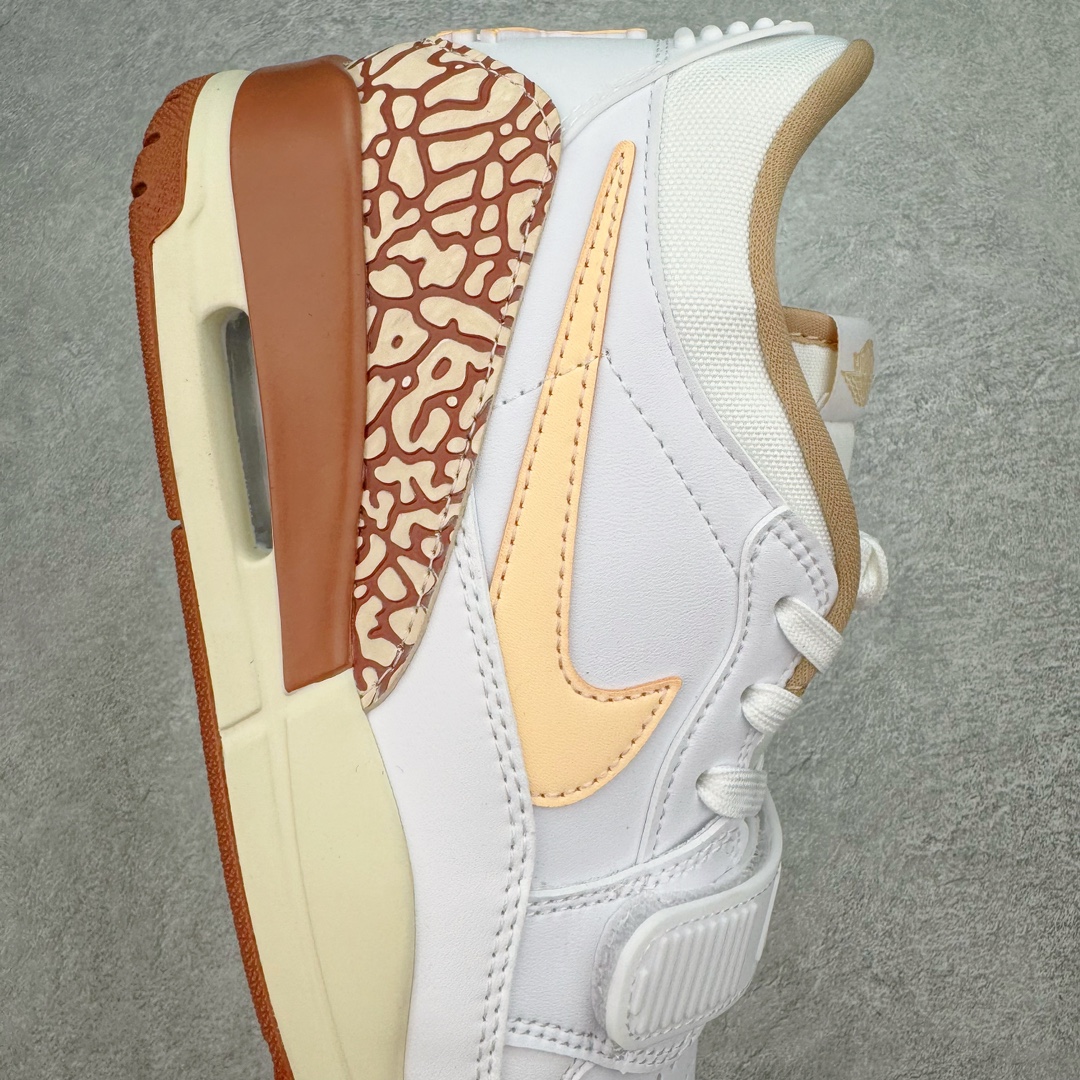 图片[6]-＃PB Air Jordan Legacy AJ312 Low 低帮复古篮球鞋 白棕 FQ7827-100 市场最强独一档产物 全套原纸板楦头开发 原厂大底磨具加持立体防滑纹理 原档数据后跟TPU子母扣魔术贴 原装可视Air Sole气垫 原汁原味最完美的312代版型 唯一正确鞋头趴度弧度高度鞋身腰线 进口港宝加持 后跟自然饱满 全鞋荧光划线卡点 追求极致完美 每一双都是工艺品 多重QC质检 超越公司货的品控标准 实实在在的免检产品 鞋身采用了皮革材质打造 横跨鞋面的魔术贴十分吸睛 侧面的Swoosh Logo的一部分被鞋面遮挡了一部分 颇具玩味 魔术贴上标有NK标识 而鞋舌上是Jordan的经典红色飞翼Logo 后跟和鞋底均采用了AJ3的设计 后跟上同样也使用了经典的爆裂纹图案 尺码：36 36.5 37.5 38 38.5 39 40 40.5 41 42 42.5 43 44 44.5 45 46 47.5-选品中心