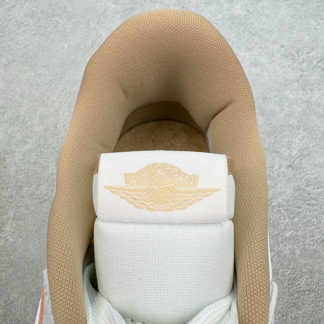 图片[11]-＃PB Air Jordan Legacy AJ312 Low 低帮复古篮球鞋 白棕 FQ7827-100 市场最强独一档产物 全套原纸板楦头开发 原厂大底磨具加持立体防滑纹理 原档数据后跟TPU子母扣魔术贴 原装可视Air Sole气垫 原汁原味最完美的312代版型 唯一正确鞋头趴度弧度高度鞋身腰线 进口港宝加持 后跟自然饱满 全鞋荧光划线卡点 追求极致完美 每一双都是工艺品 多重QC质检 超越公司货的品控标准 实实在在的免检产品 鞋身采用了皮革材质打造 横跨鞋面的魔术贴十分吸睛 侧面的Swoosh Logo的一部分被鞋面遮挡了一部分 颇具玩味 魔术贴上标有NK标识 而鞋舌上是Jordan的经典红色飞翼Logo 后跟和鞋底均采用了AJ3的设计 后跟上同样也使用了经典的爆裂纹图案 尺码：36 36.5 37.5 38 38.5 39 40 40.5 41 42 42.5 43 44 44.5 45 46 47.5-选品中心