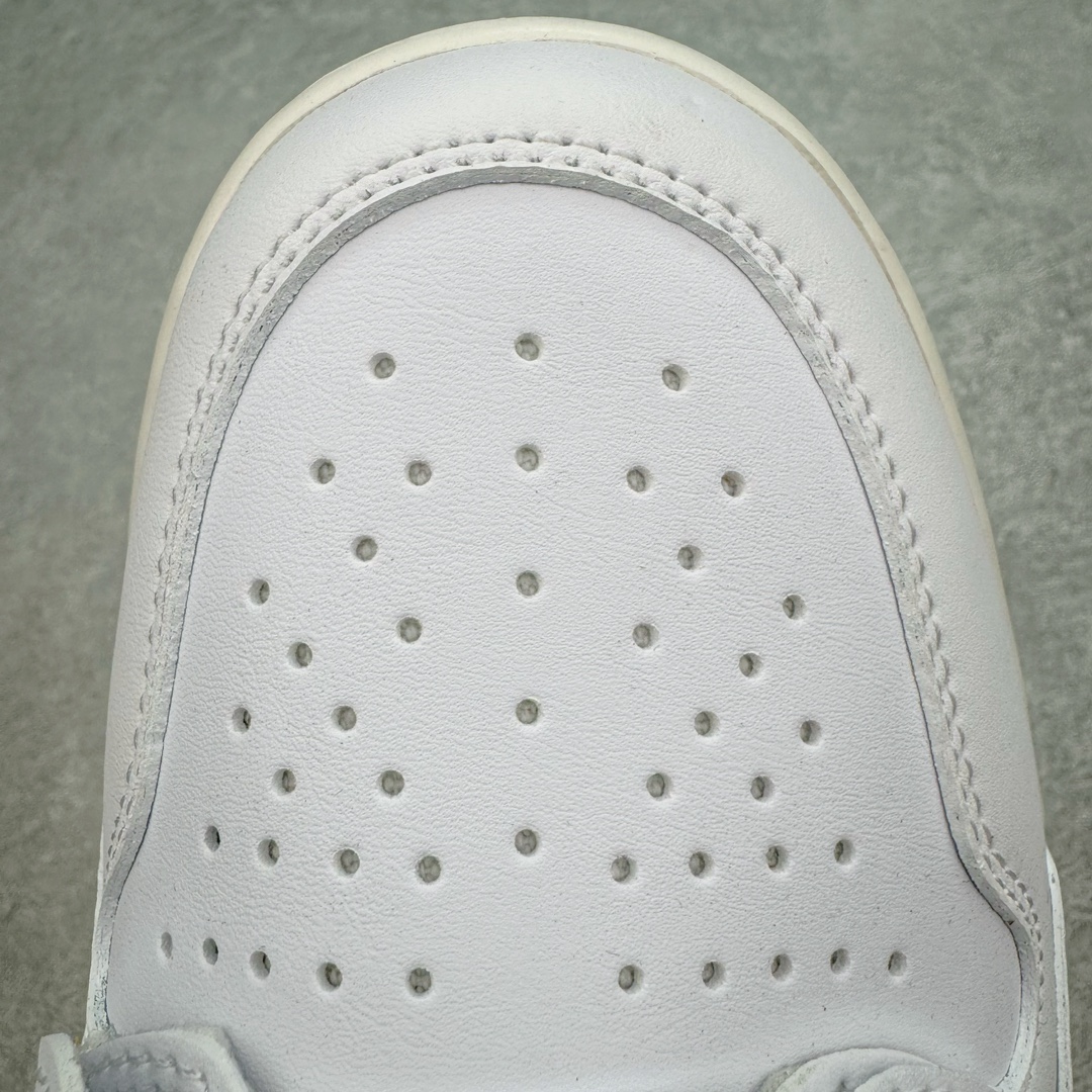 图片[16]-＃PB Air Jordan Legacy AJ312 Low 低帮复古篮球鞋 白棕 FQ7827-100 市场最强独一档产物 全套原纸板楦头开发 原厂大底磨具加持立体防滑纹理 原档数据后跟TPU子母扣魔术贴 原装可视Air Sole气垫 原汁原味最完美的312代版型 唯一正确鞋头趴度弧度高度鞋身腰线 进口港宝加持 后跟自然饱满 全鞋荧光划线卡点 追求极致完美 每一双都是工艺品 多重QC质检 超越公司货的品控标准 实实在在的免检产品 鞋身采用了皮革材质打造 横跨鞋面的魔术贴十分吸睛 侧面的Swoosh Logo的一部分被鞋面遮挡了一部分 颇具玩味 魔术贴上标有NK标识 而鞋舌上是Jordan的经典红色飞翼Logo 后跟和鞋底均采用了AJ3的设计 后跟上同样也使用了经典的爆裂纹图案 尺码：36 36.5 37.5 38 38.5 39 40 40.5 41 42 42.5 43 44 44.5 45 46 47.5-选品中心