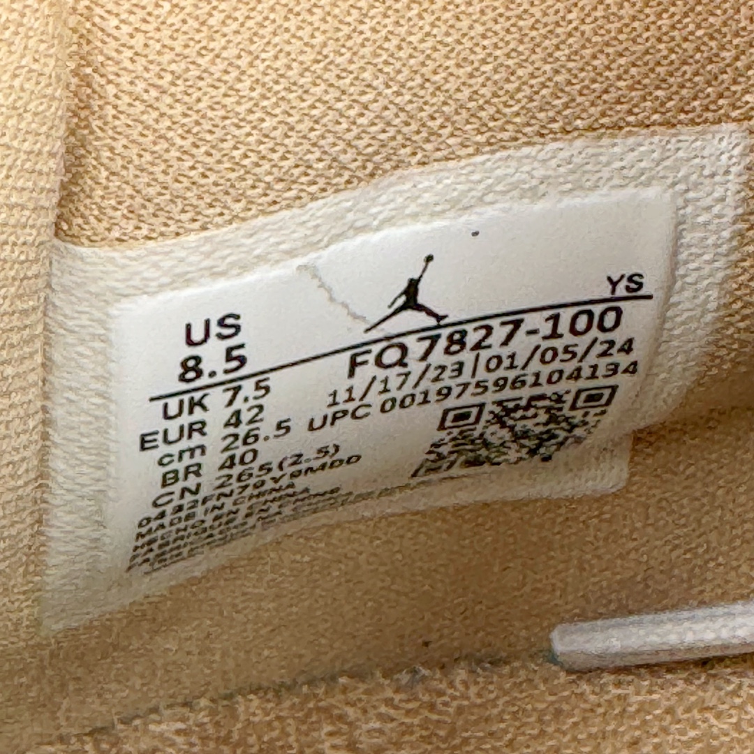 图片[10]-＃PB Air Jordan Legacy AJ312 Low 低帮复古篮球鞋 白棕 FQ7827-100 市场最强独一档产物 全套原纸板楦头开发 原厂大底磨具加持立体防滑纹理 原档数据后跟TPU子母扣魔术贴 原装可视Air Sole气垫 原汁原味最完美的312代版型 唯一正确鞋头趴度弧度高度鞋身腰线 进口港宝加持 后跟自然饱满 全鞋荧光划线卡点 追求极致完美 每一双都是工艺品 多重QC质检 超越公司货的品控标准 实实在在的免检产品 鞋身采用了皮革材质打造 横跨鞋面的魔术贴十分吸睛 侧面的Swoosh Logo的一部分被鞋面遮挡了一部分 颇具玩味 魔术贴上标有NK标识 而鞋舌上是Jordan的经典红色飞翼Logo 后跟和鞋底均采用了AJ3的设计 后跟上同样也使用了经典的爆裂纹图案 尺码：36 36.5 37.5 38 38.5 39 40 40.5 41 42 42.5 43 44 44.5 45 46 47.5-选品中心